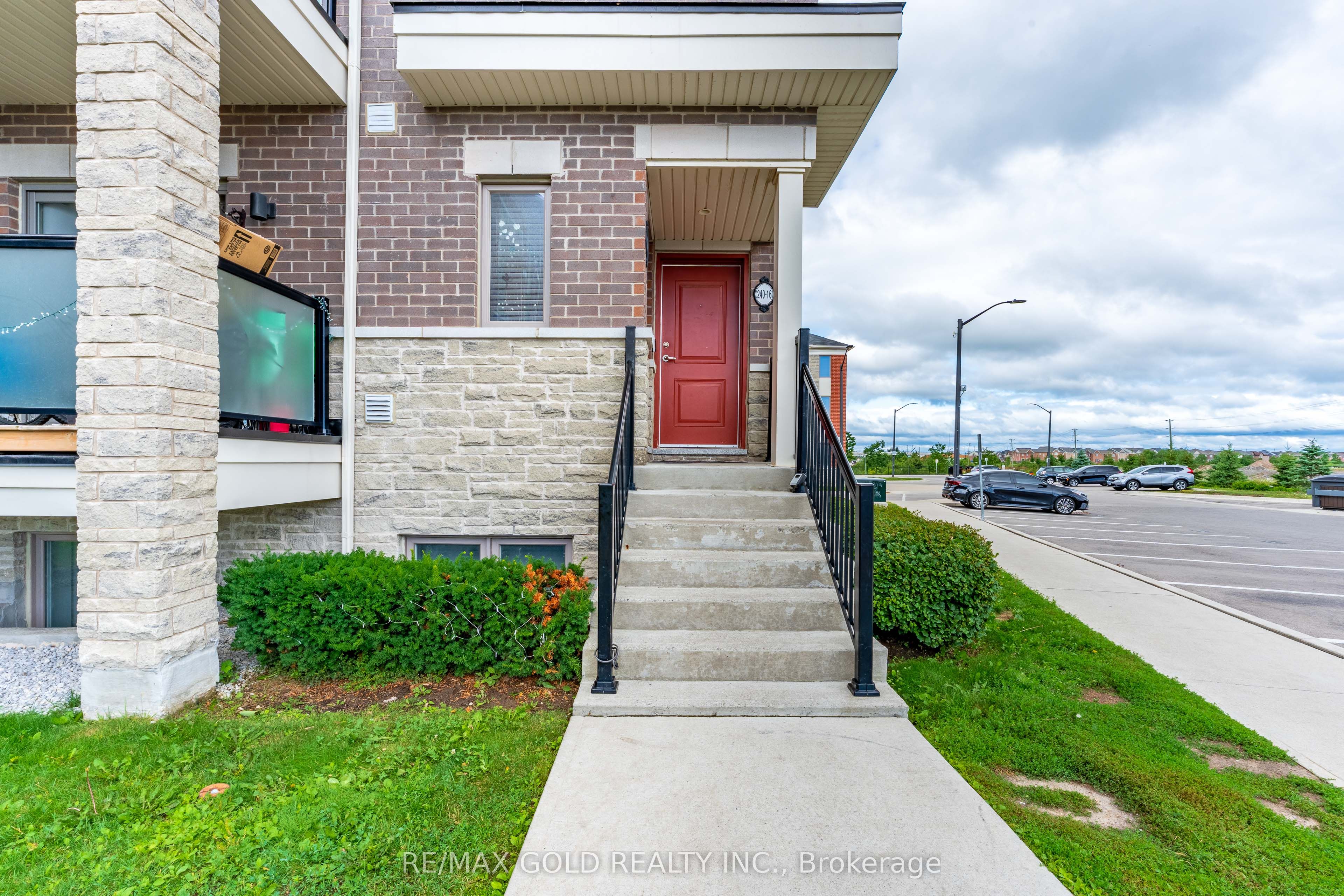 240 Lagerfeld Drive 16 Property Photo 3