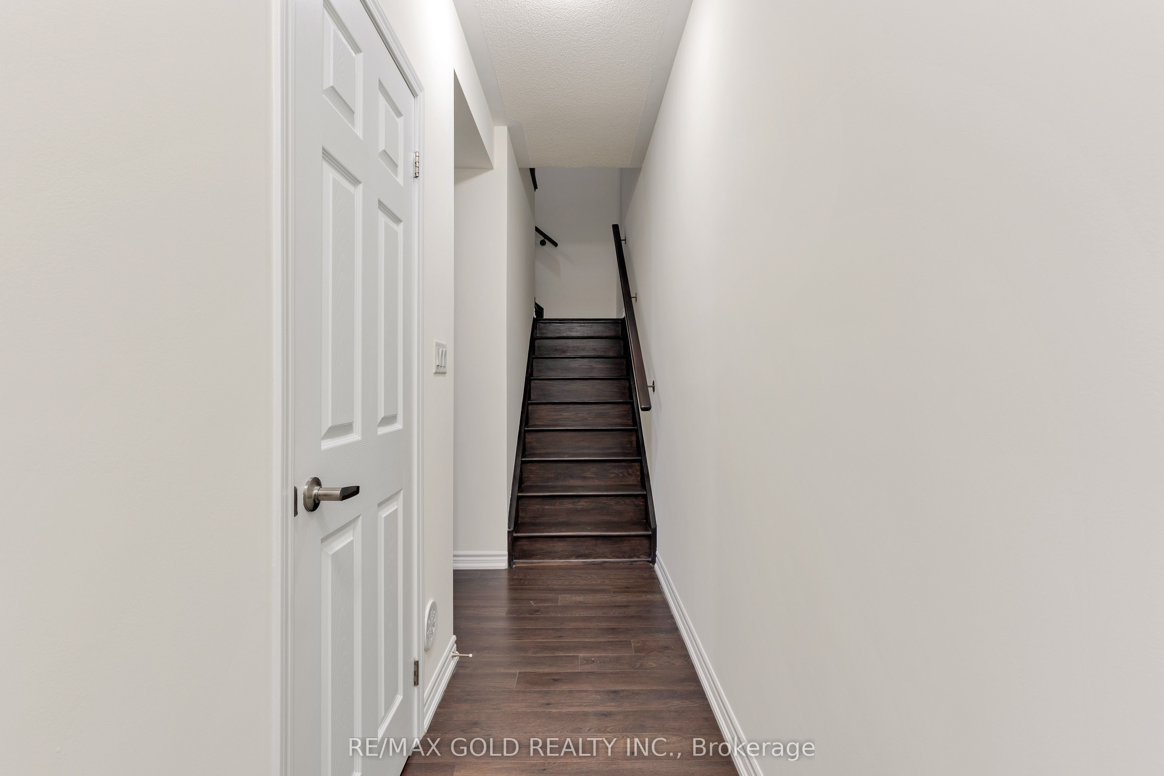240 Lagerfeld Drive 16 Property Photo 5