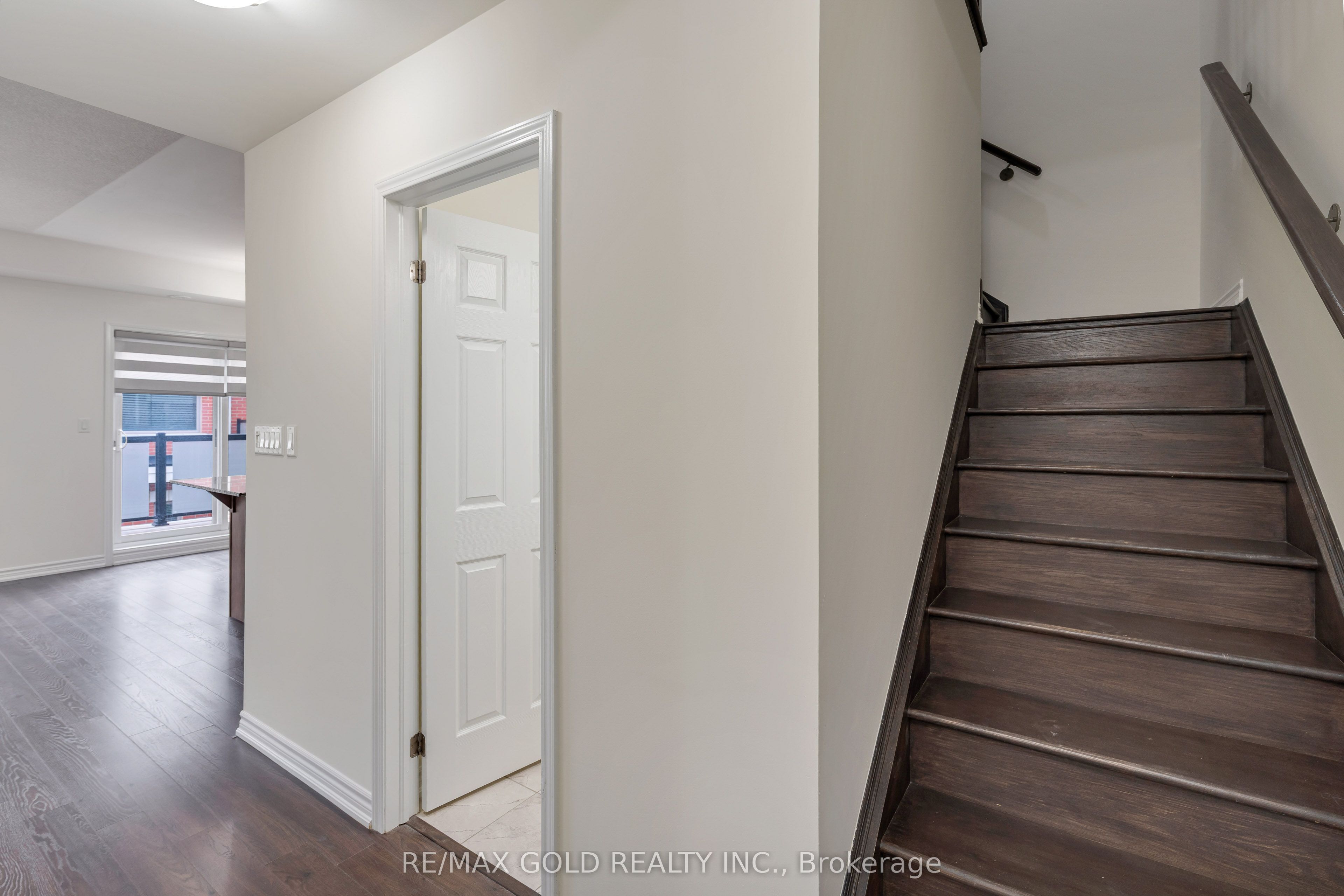 240 Lagerfeld Drive 16 Property Photo 8