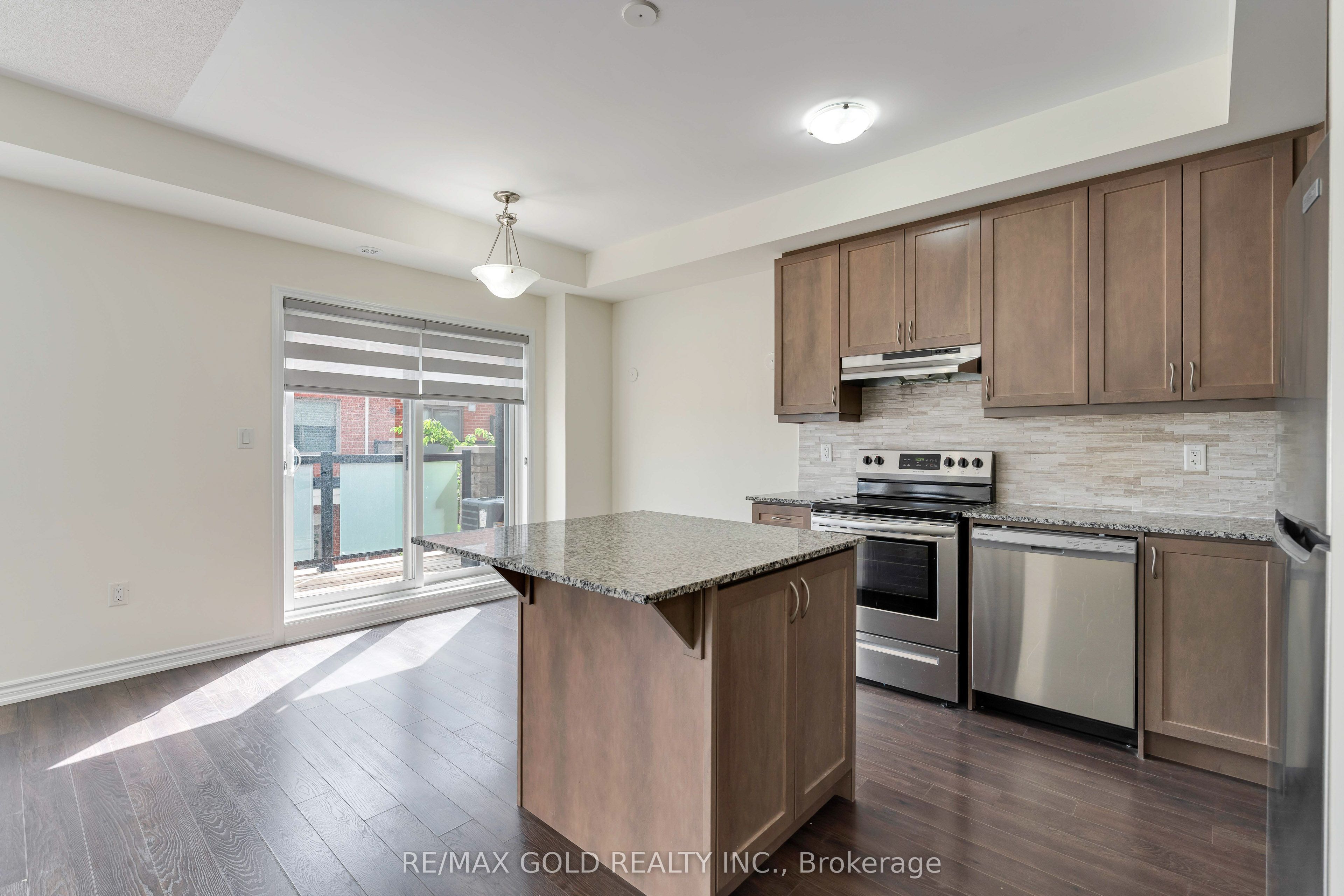 240 Lagerfeld Drive 16 Property Photo 11