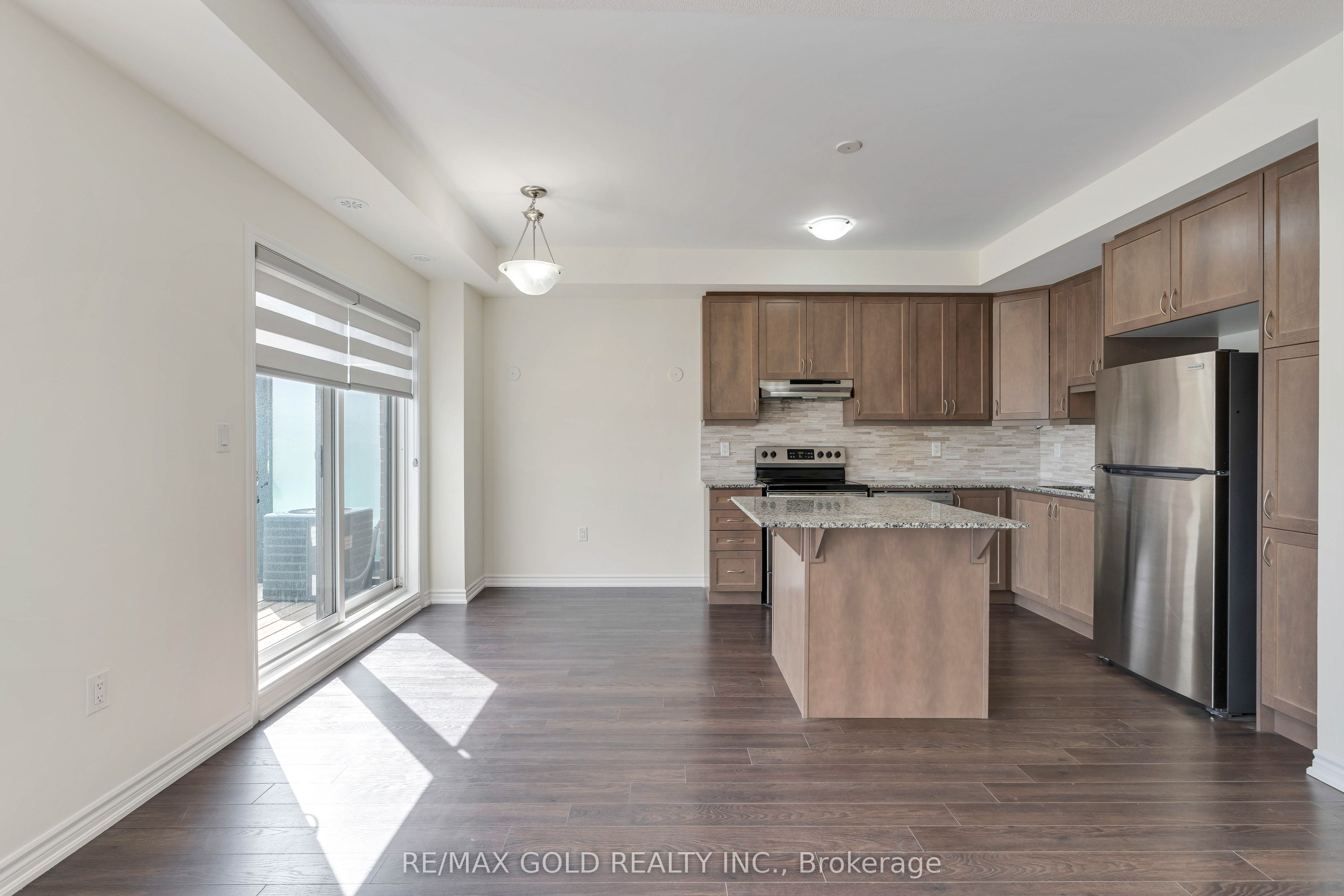 240 Lagerfeld Drive 16 Property Photo 13
