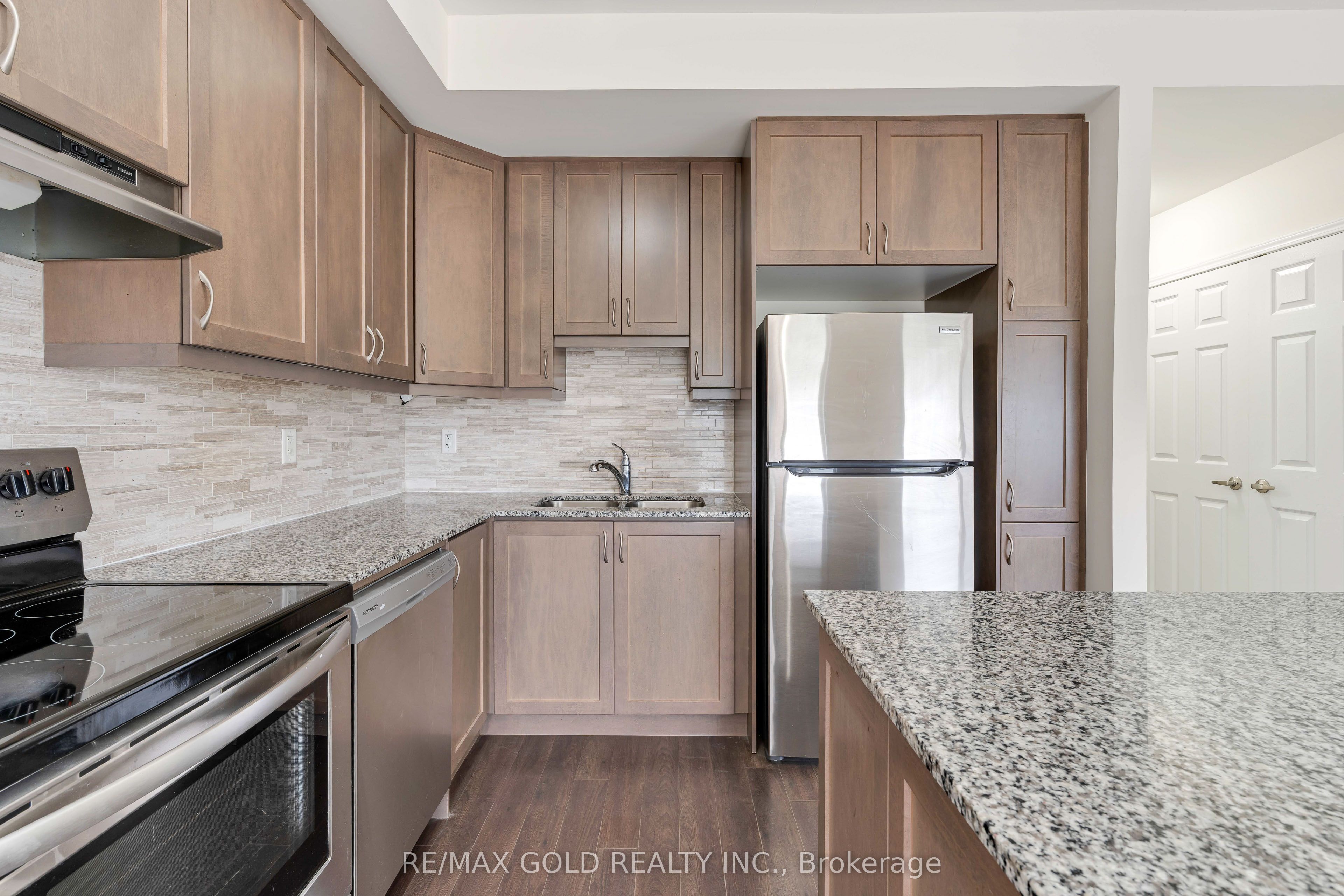 240 Lagerfeld Drive 16 Property Photo 15