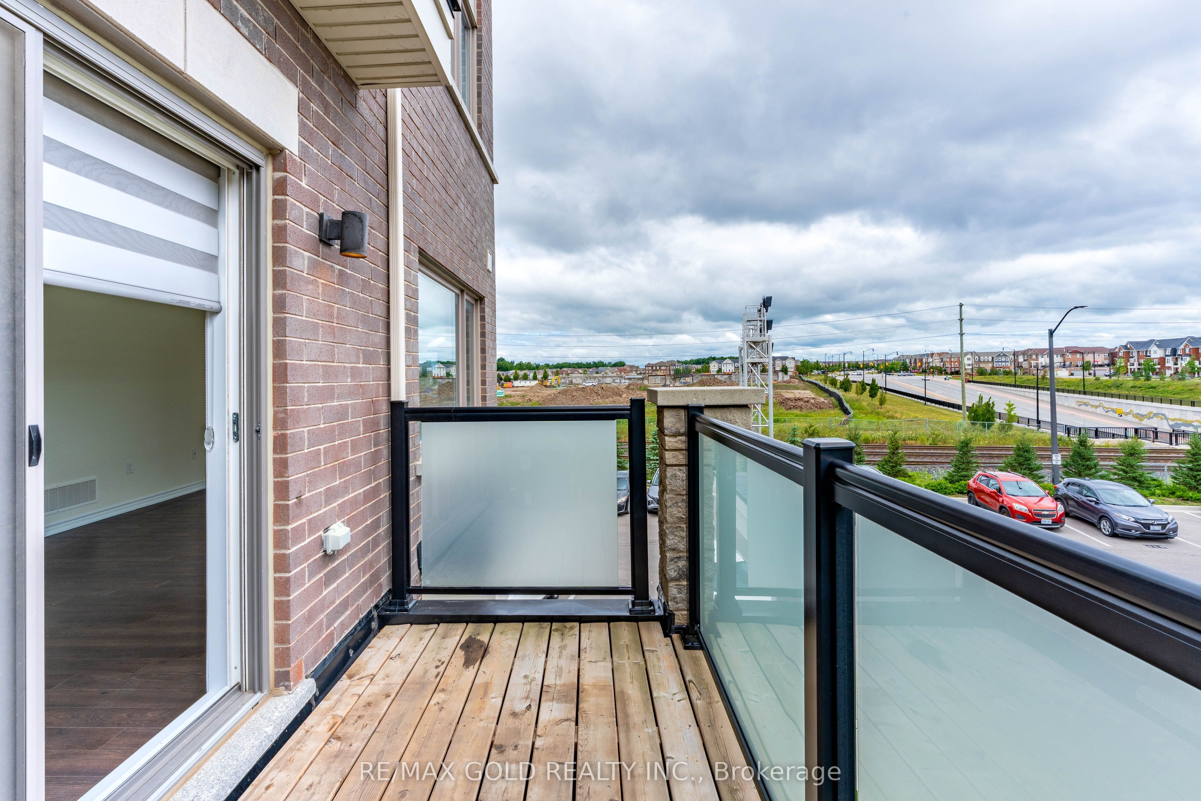 240 Lagerfeld Drive 16 Property Photo 21