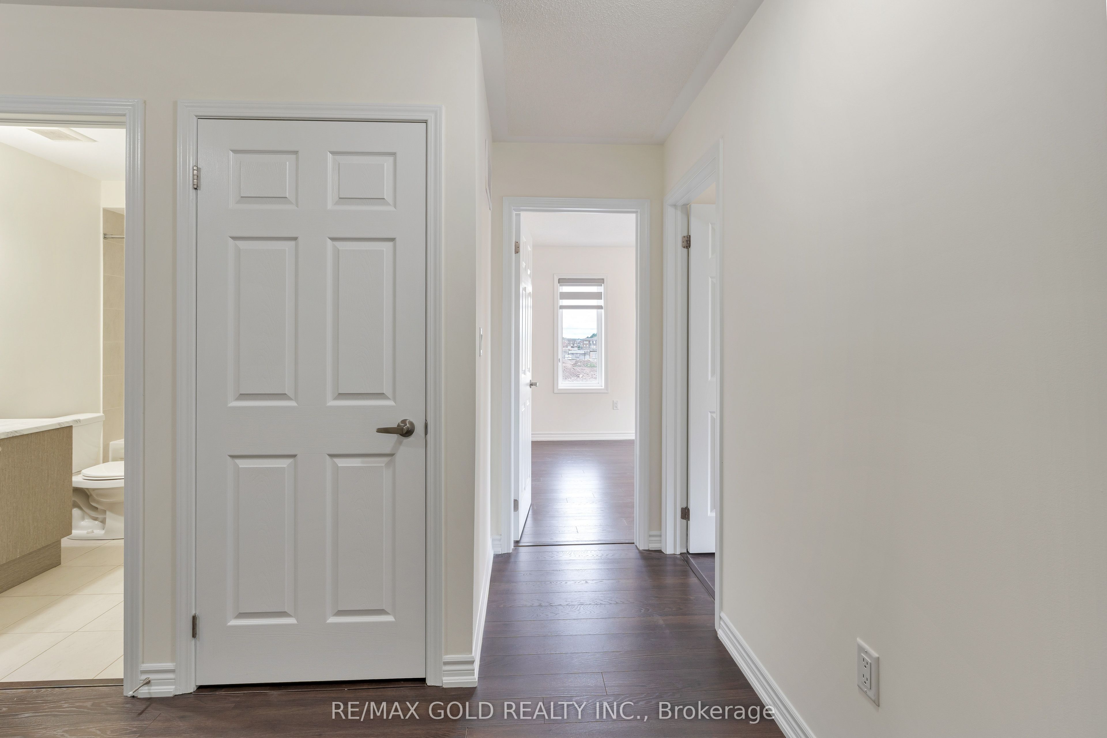 240 Lagerfeld Drive 16 Property Photo 25