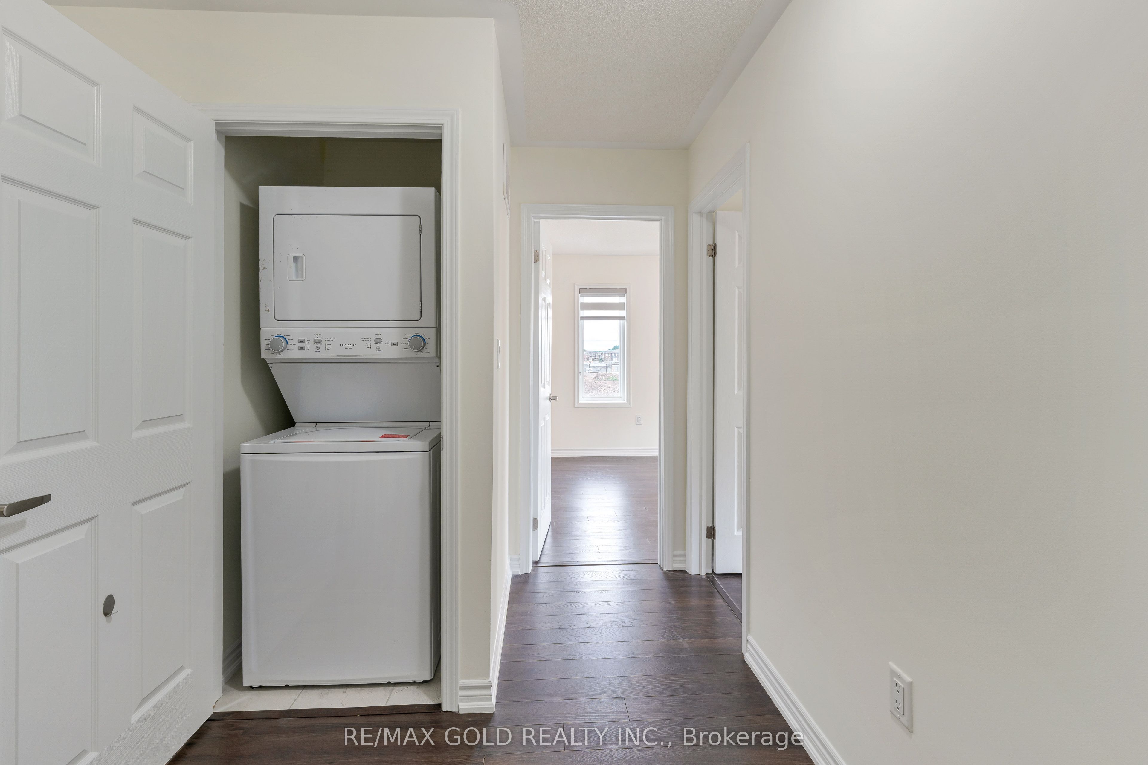 240 Lagerfeld Drive 16 Property Photo 26