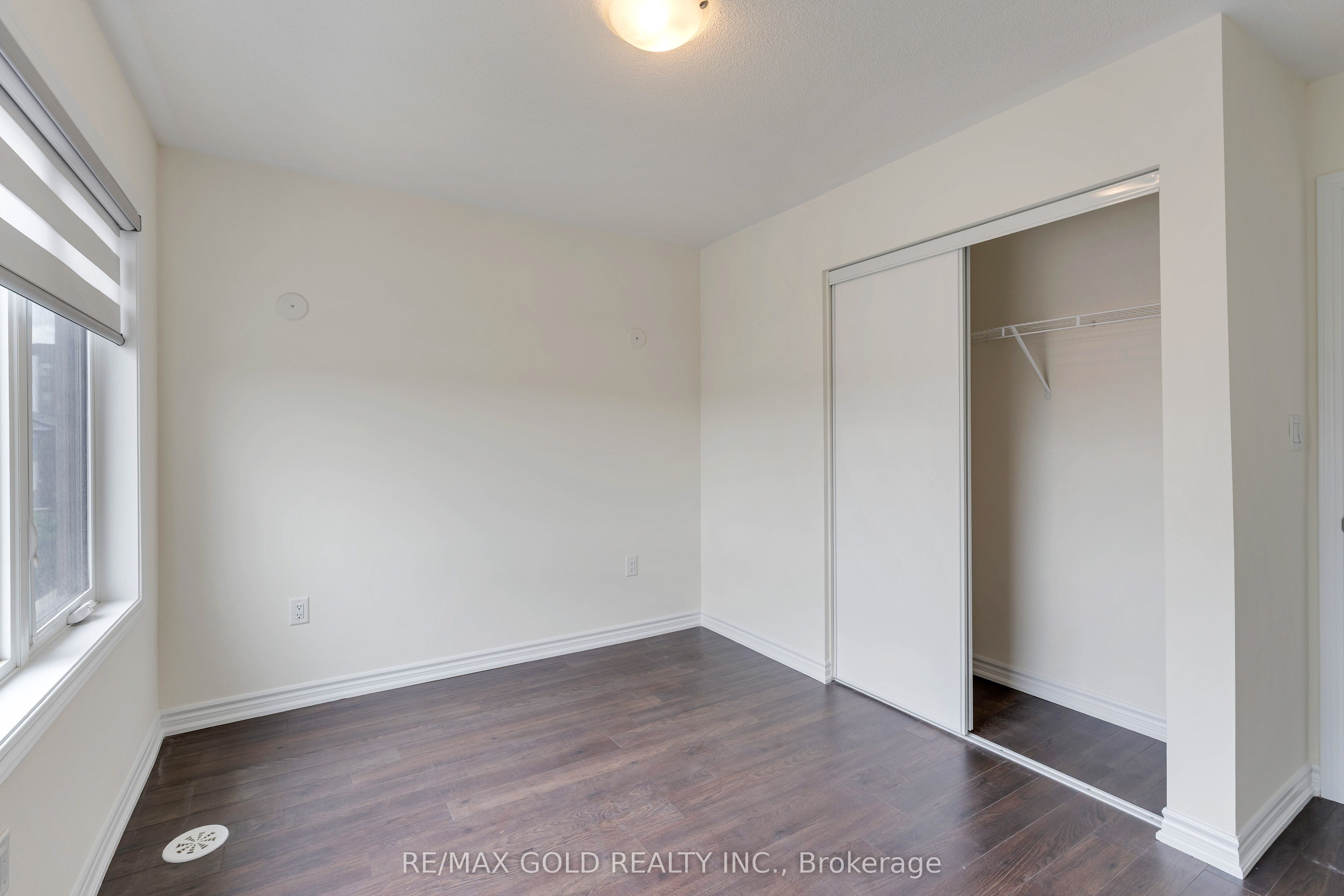 240 Lagerfeld Drive 16 Property Photo 29
