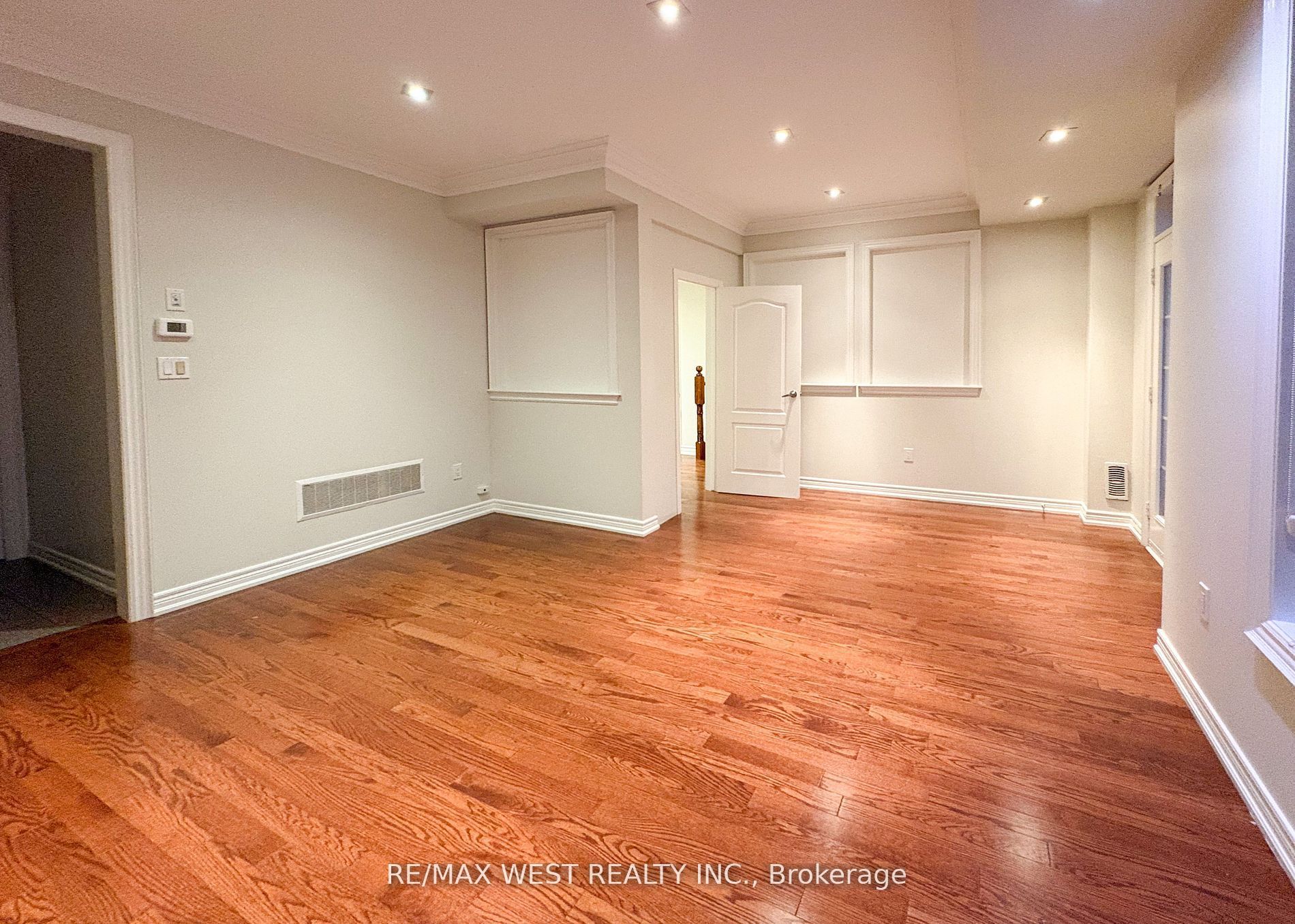 160 Bob Yuill Drive Property Photo 2