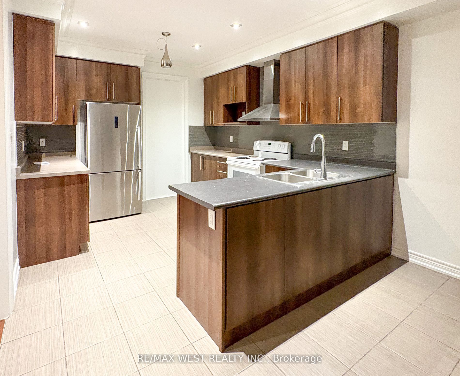 160 Bob Yuill Drive Property Photo 8