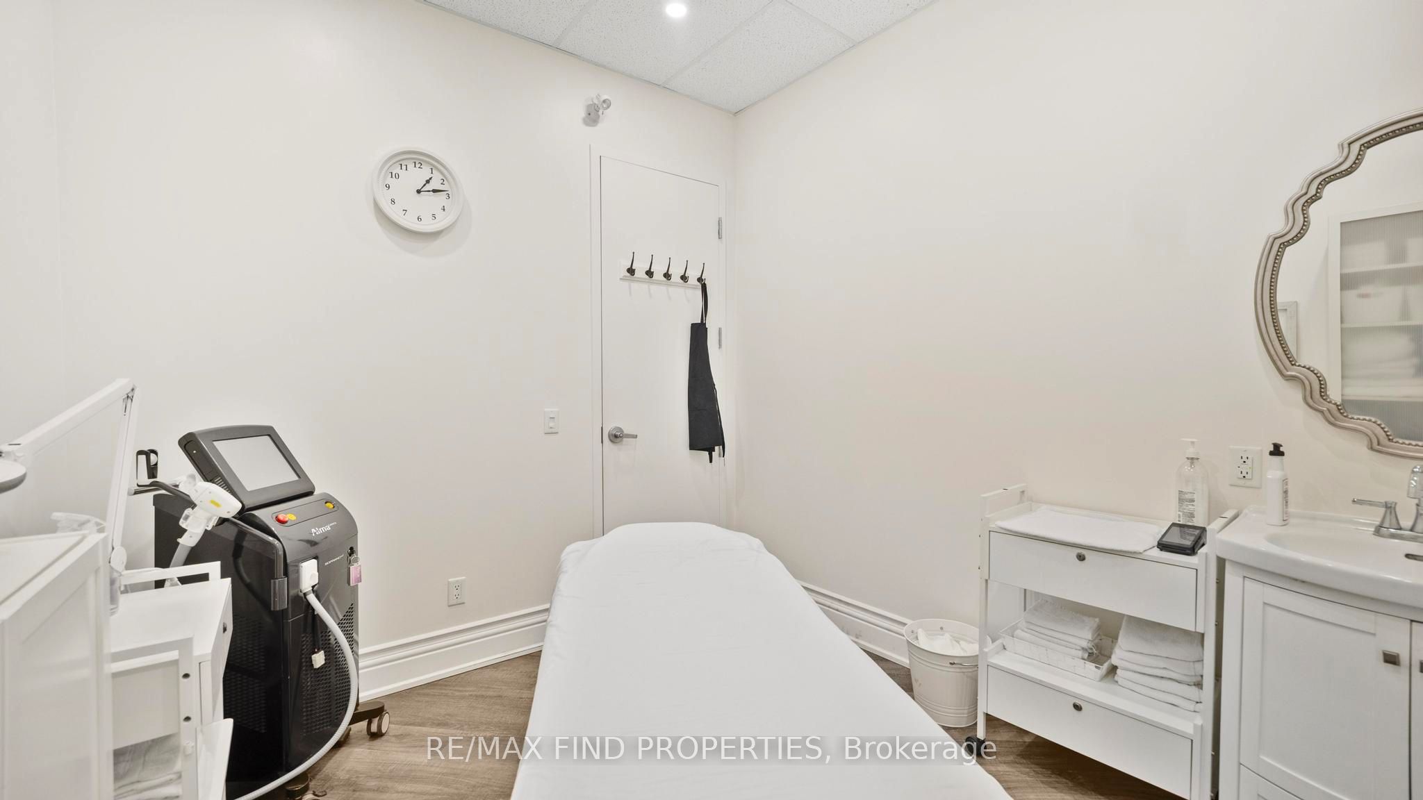 216 Oak Park Boulevard 110 Property Photo 11