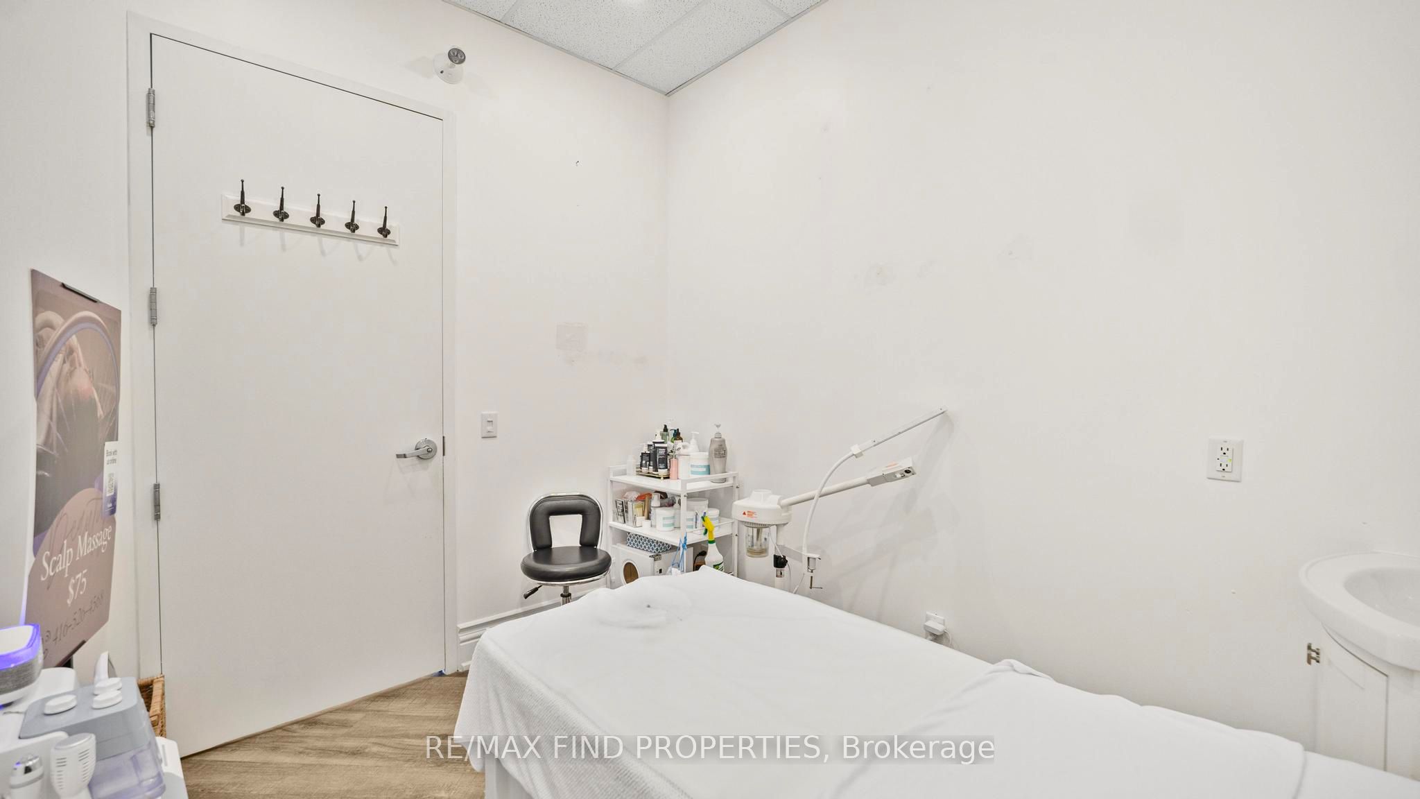 216 Oak Park Boulevard 110 Property Photo 17
