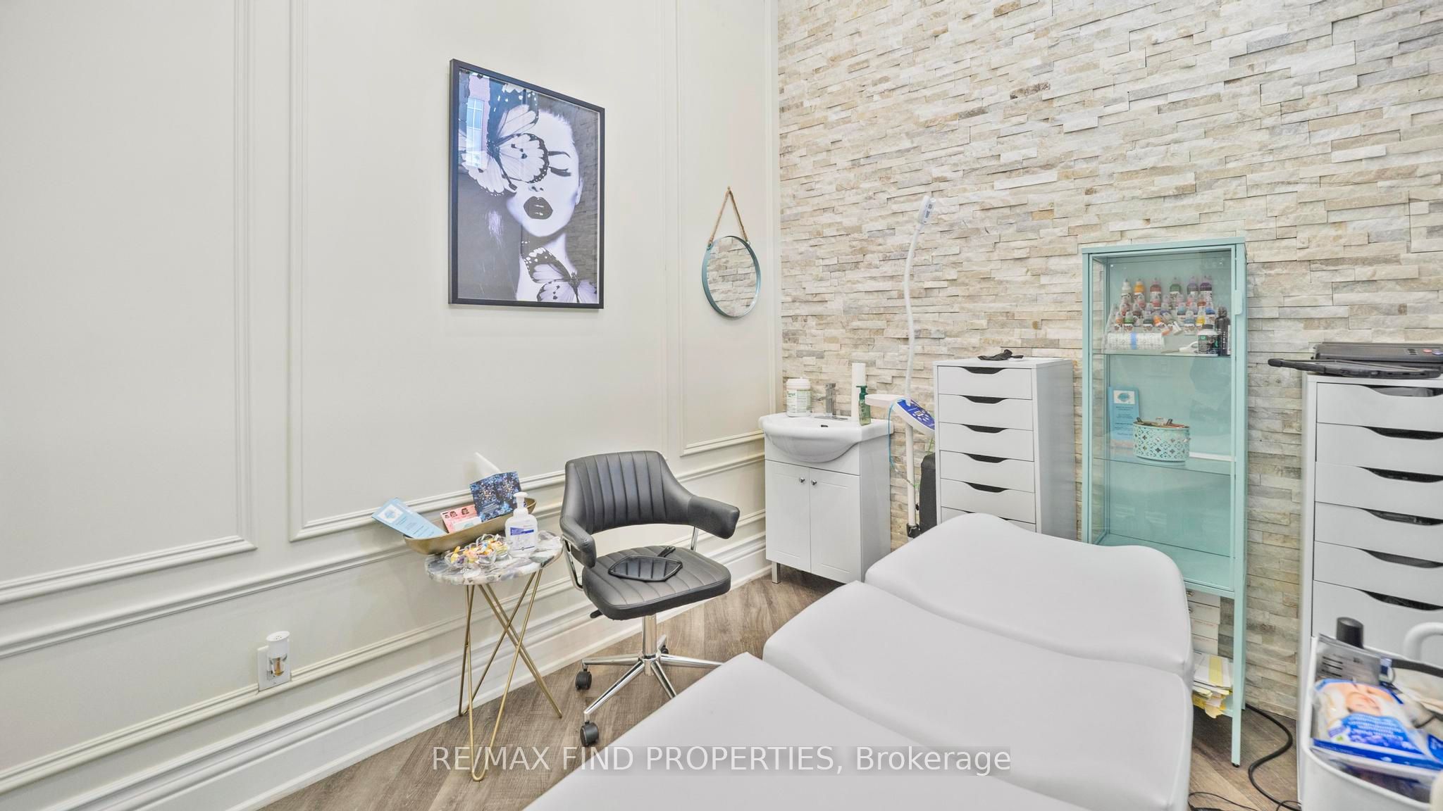 216 Oak Park Boulevard 110 Property Photo 24