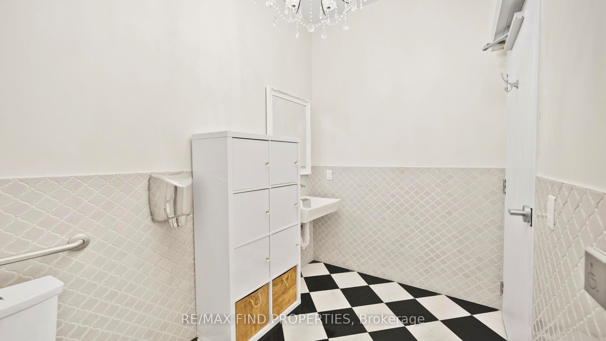 216 Oak Park Boulevard 110 Property Photo 39