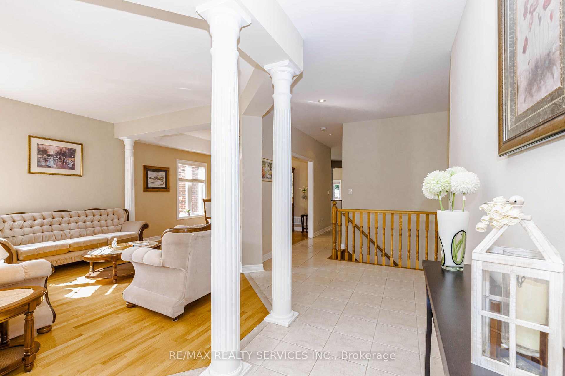 128 Valleywood Boulevard Property Photo 6