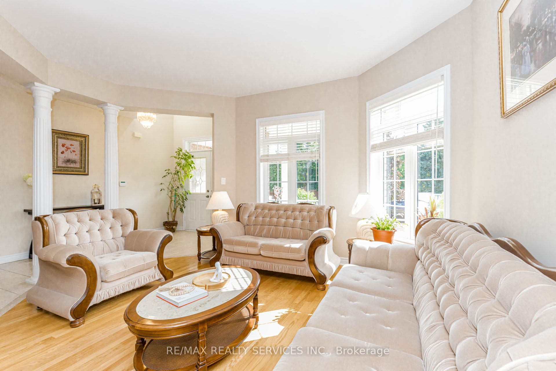 128 Valleywood Boulevard Property Photo 8