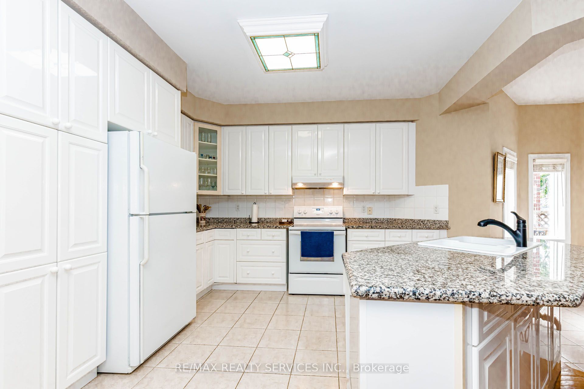 128 Valleywood Boulevard Property Photo 12