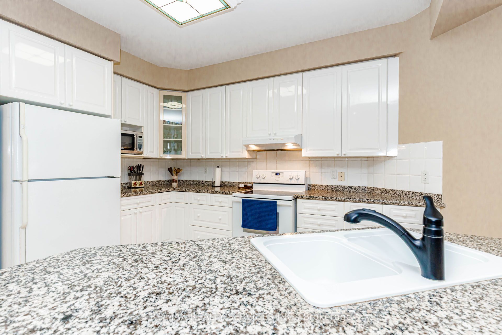 128 Valleywood Boulevard Property Photo 15