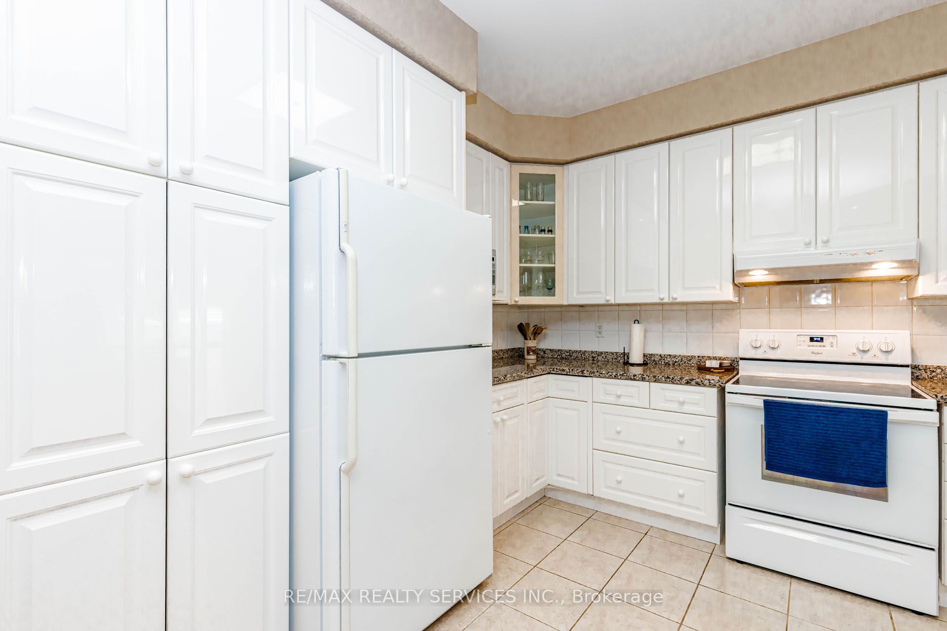 128 Valleywood Boulevard Property Photo 16