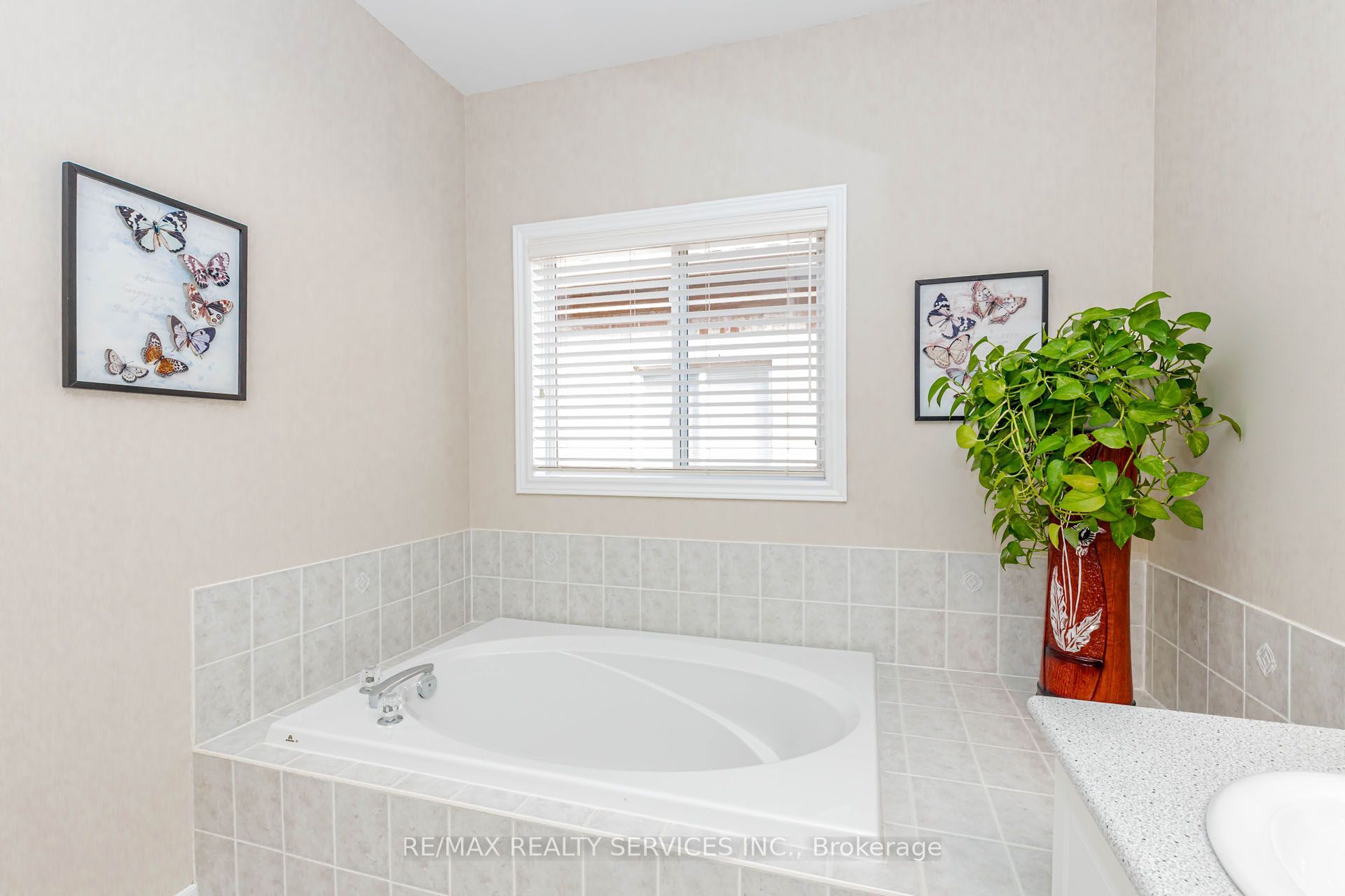 128 Valleywood Boulevard Property Photo 33
