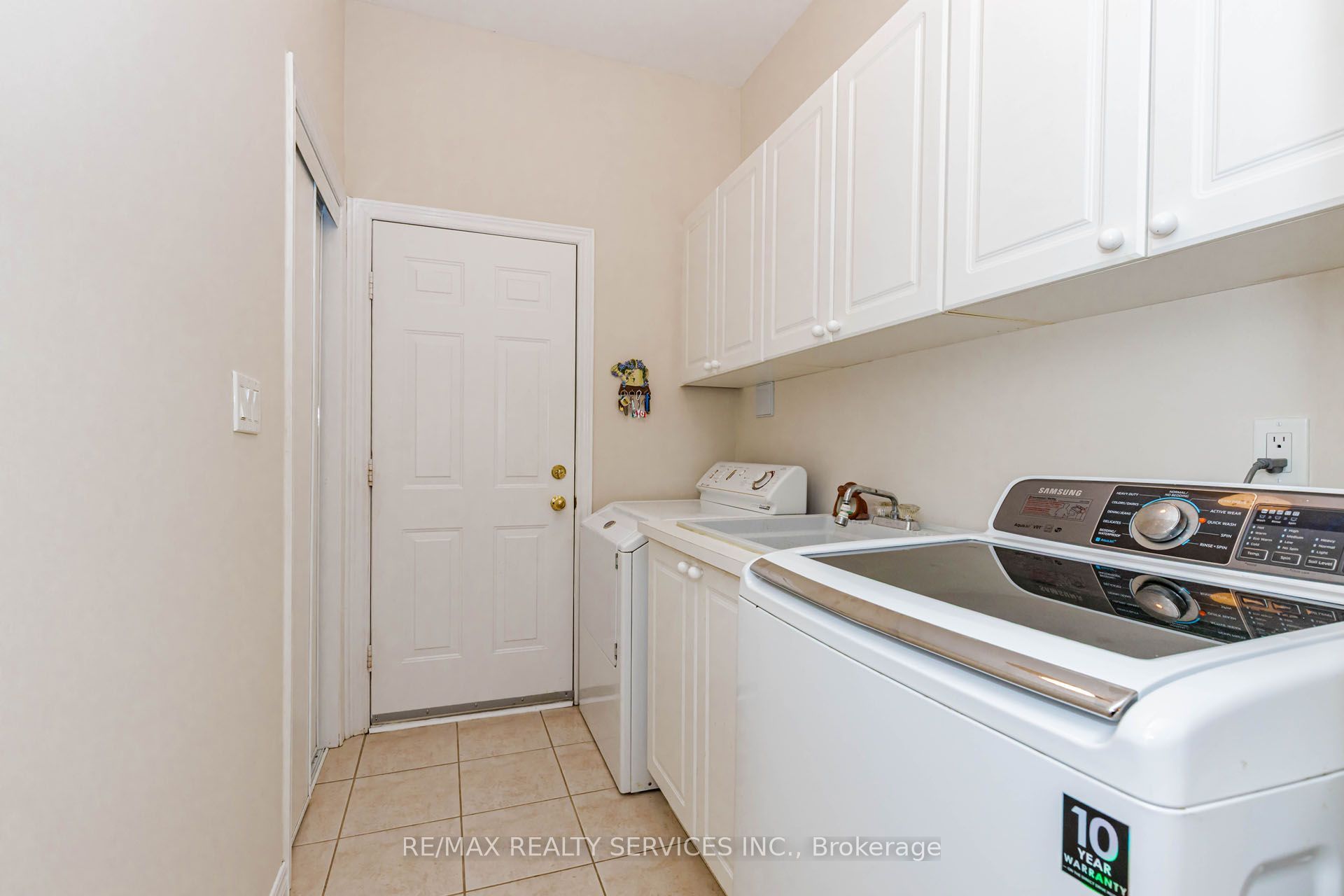 128 Valleywood Boulevard Property Photo 39