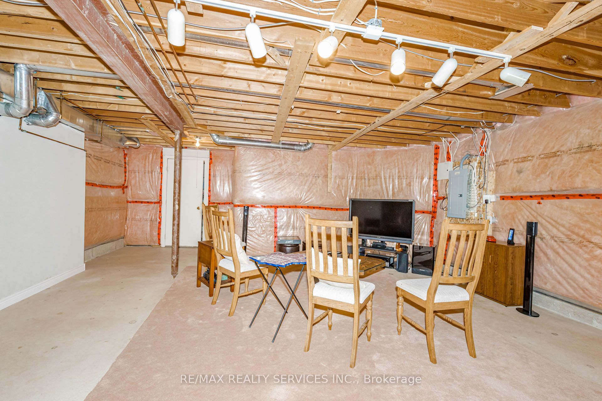 128 Valleywood Boulevard Property Photo 41