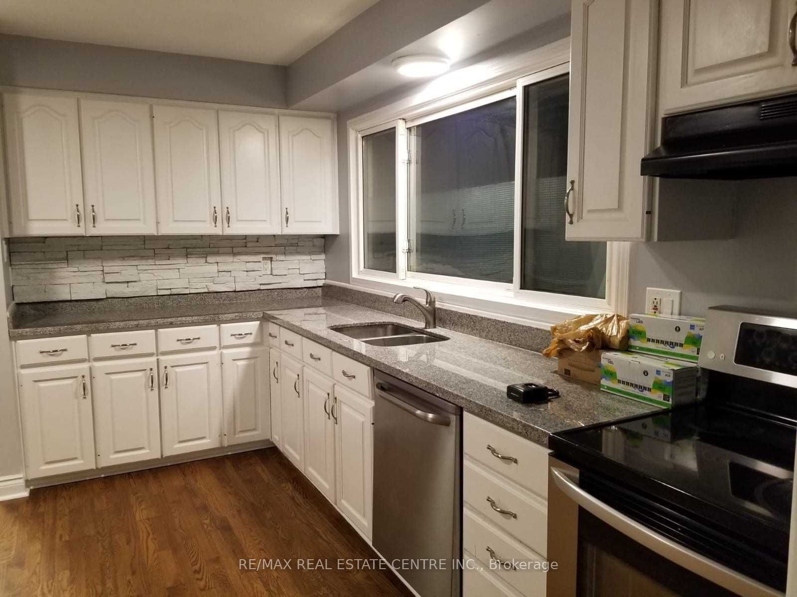 363 Duncombe Drive Property Photo 3