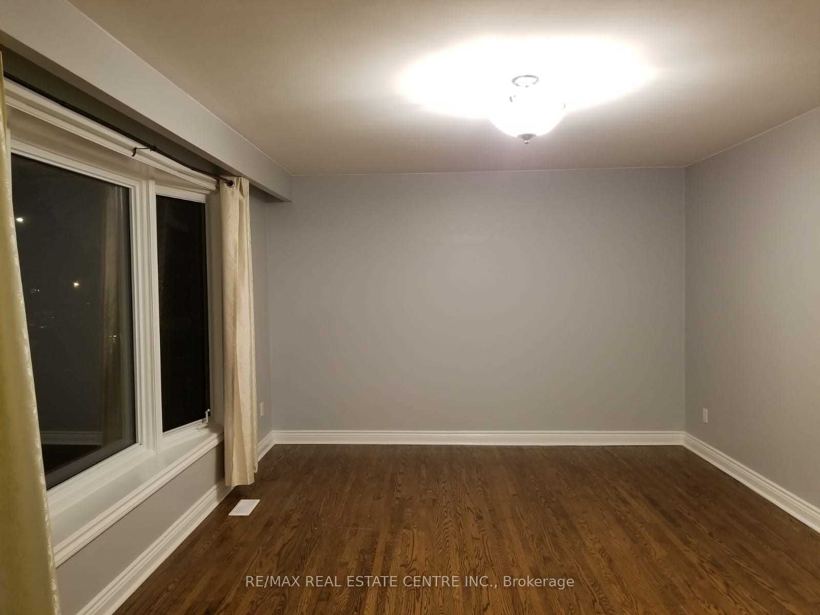 363 Duncombe Drive Property Photo 6