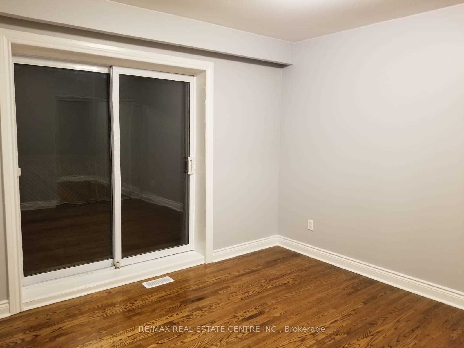 363 Duncombe Drive Property Photo 7