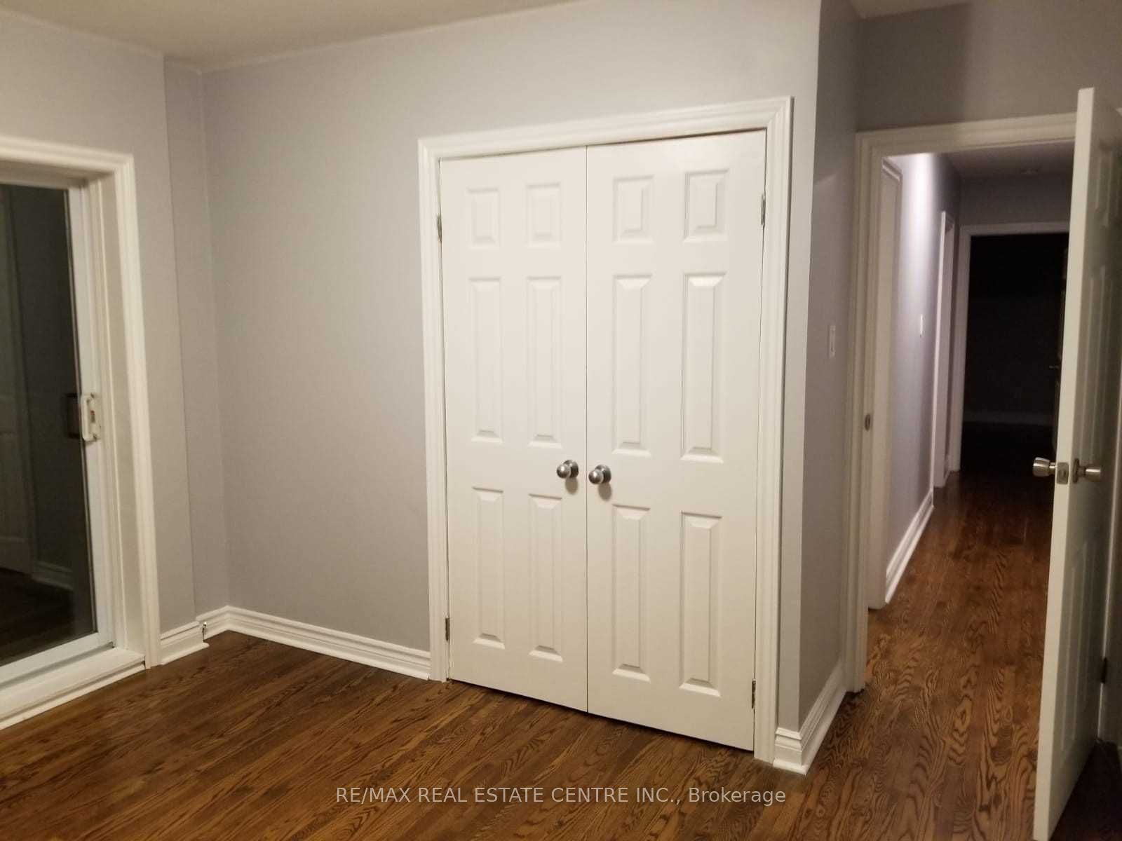 363 Duncombe Drive Property Photo 9