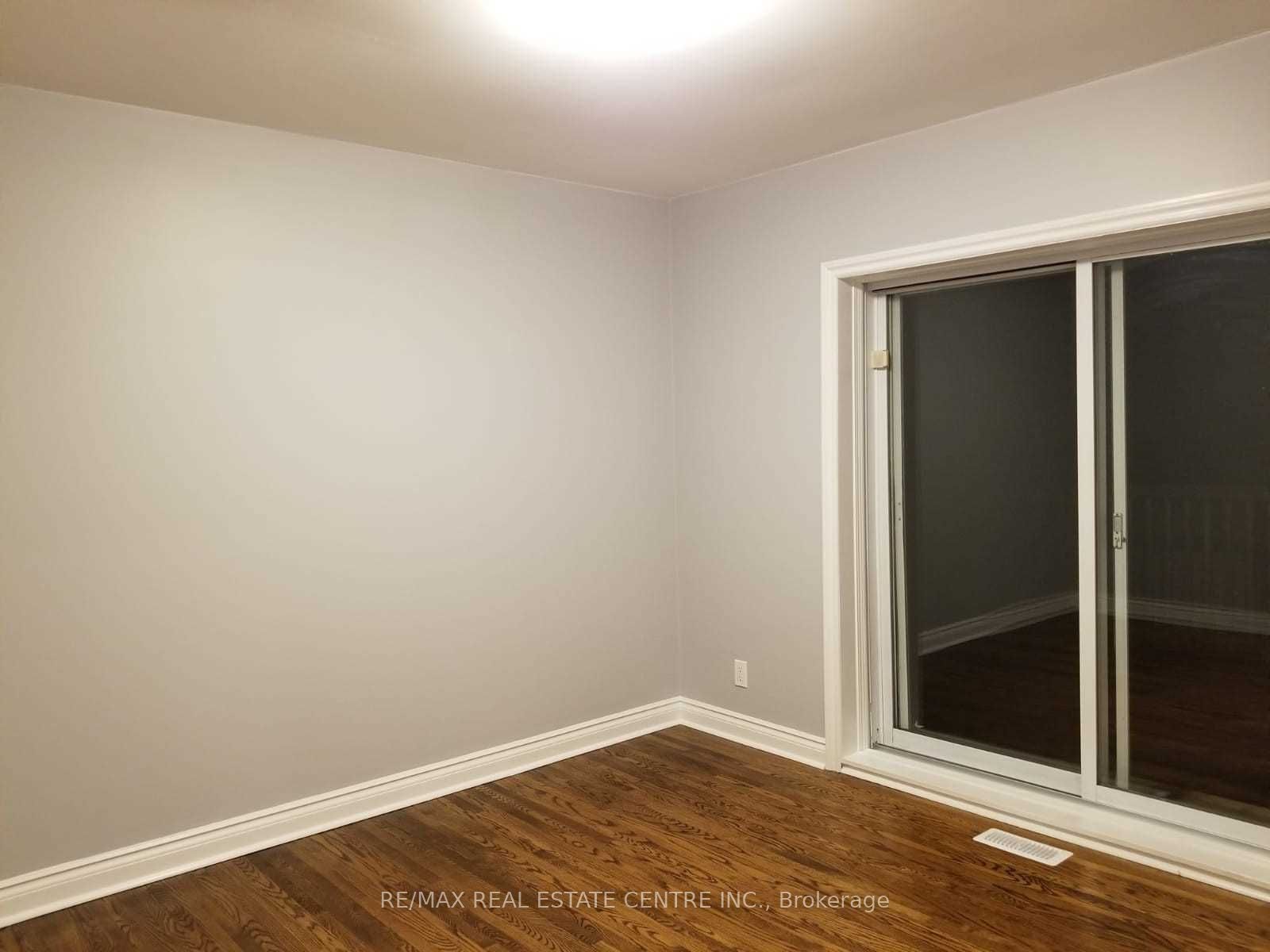 363 Duncombe Drive Property Photo 11