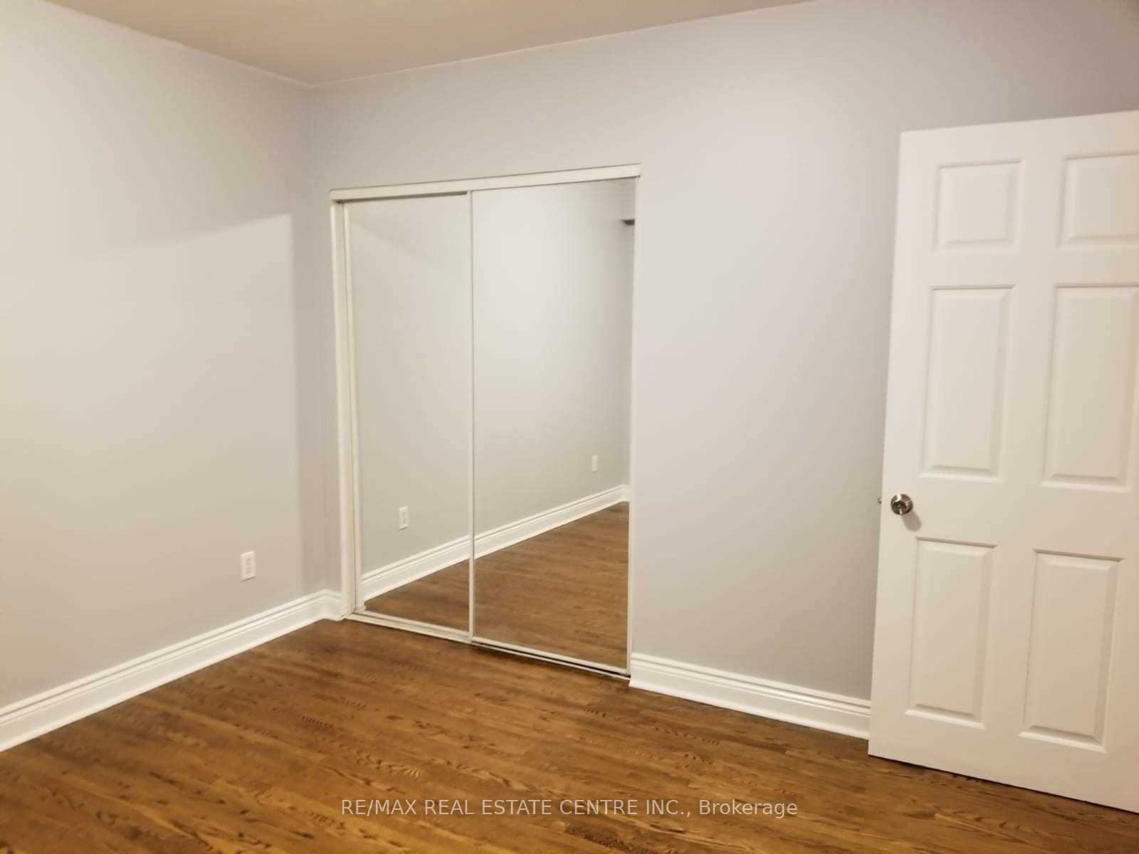 363 Duncombe Drive Property Photo 12