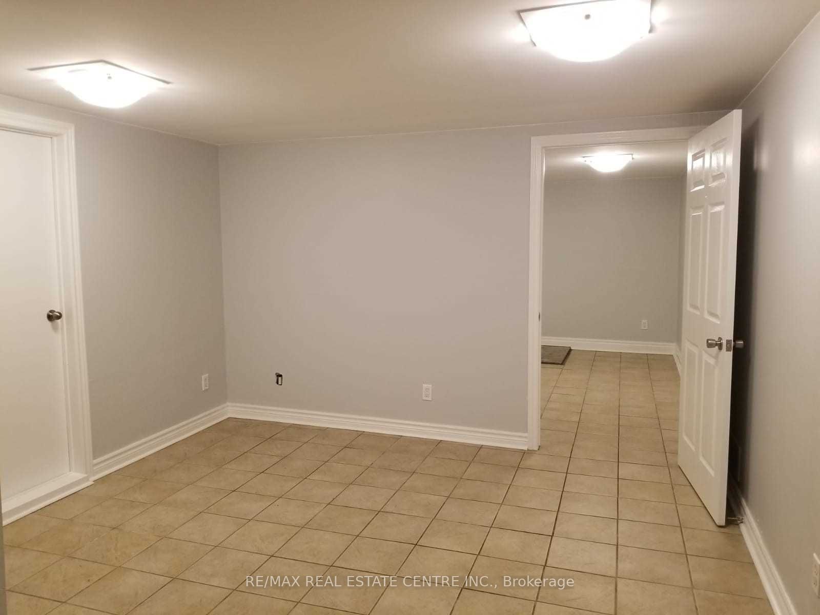363 Duncombe Drive Property Photo 13