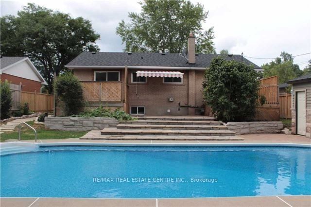 363 Duncombe Drive Property Photo 14