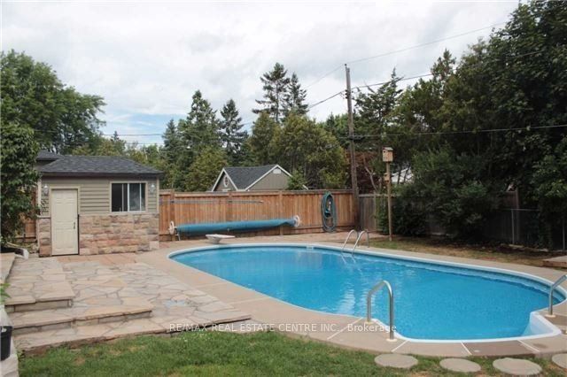 363 Duncombe Drive Property Photo 15