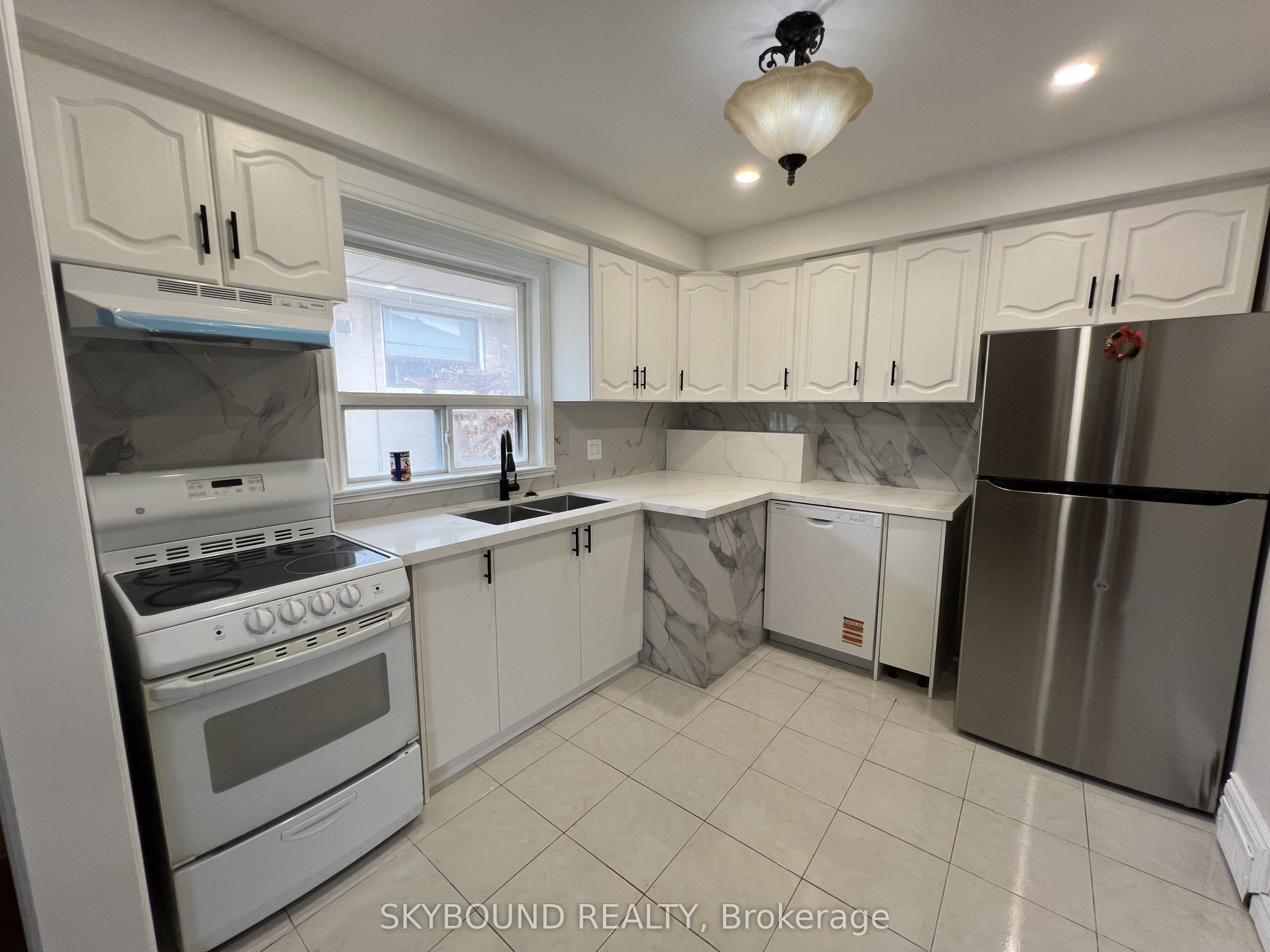 33 Bradstock Road Property Photo 1