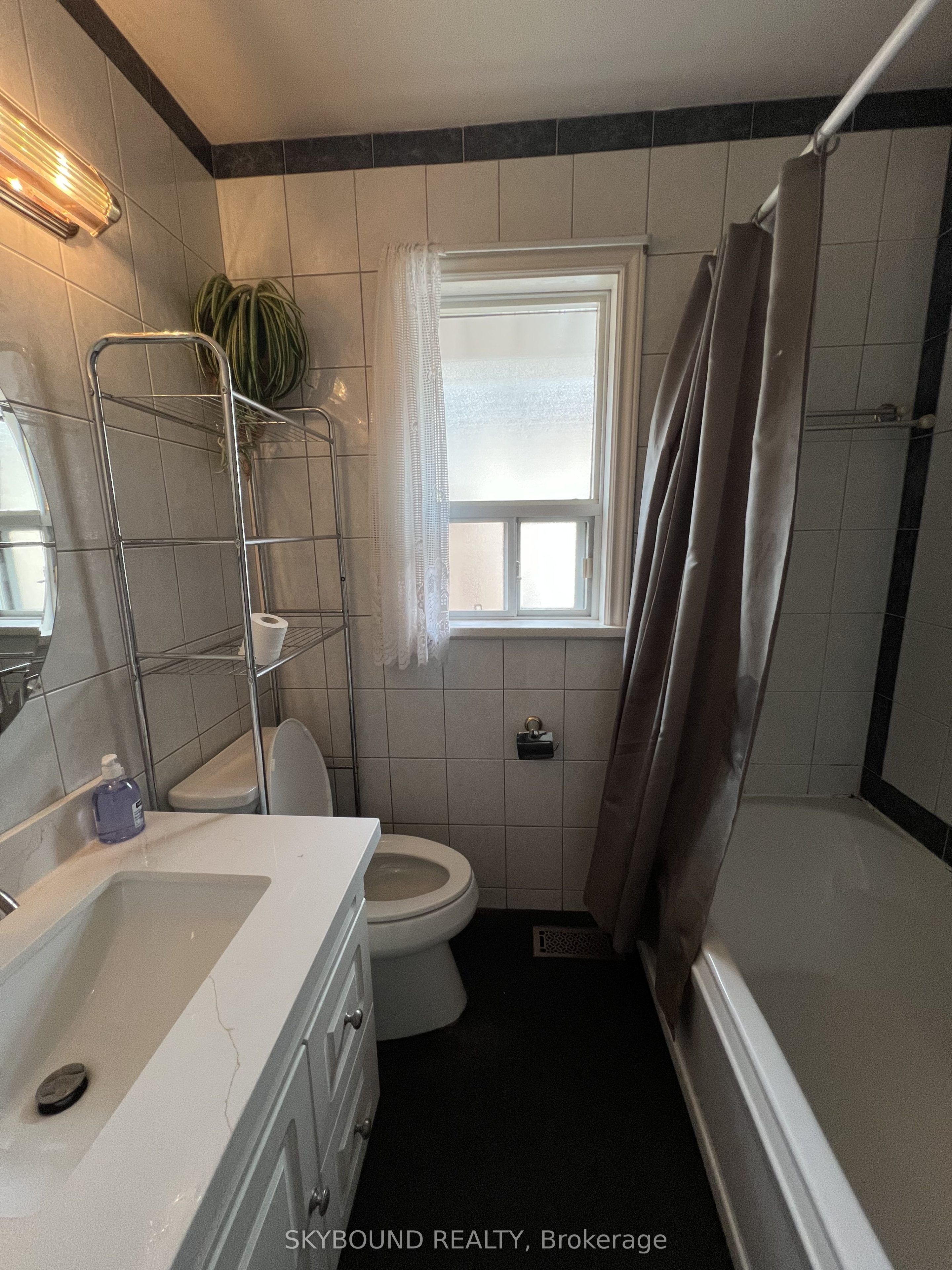 33 Bradstock Road Property Photo 16