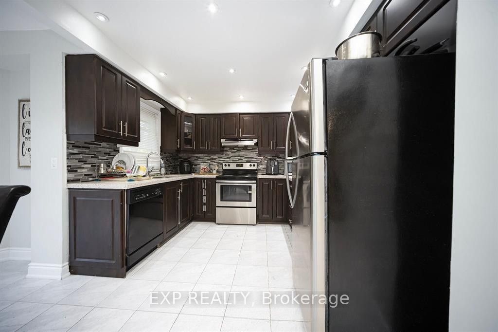 692 Huntington Ridge Drive Property Photo 18