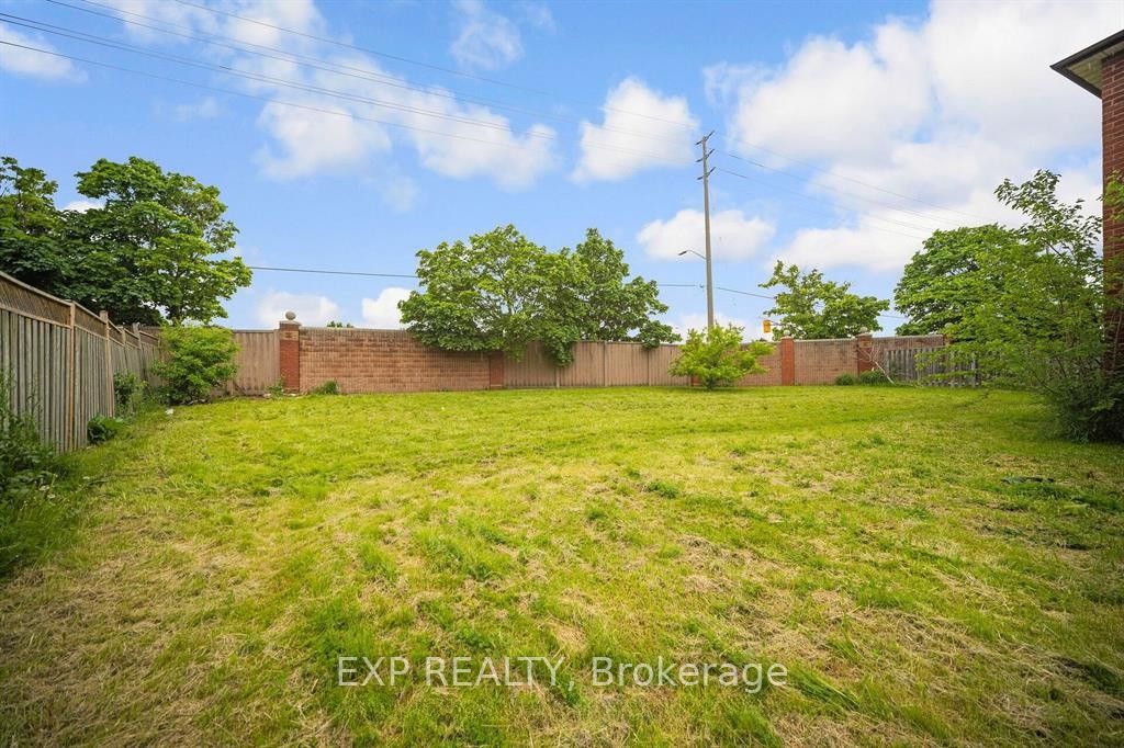 692 Huntington Ridge Drive Property Photo 34
