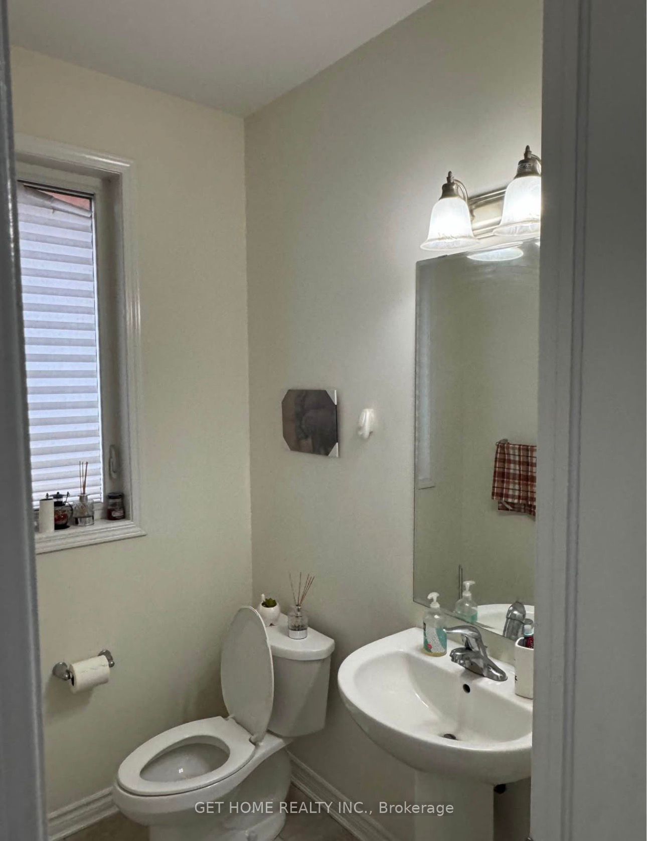 1450 Farmstead Drive #upper Property Photo 5