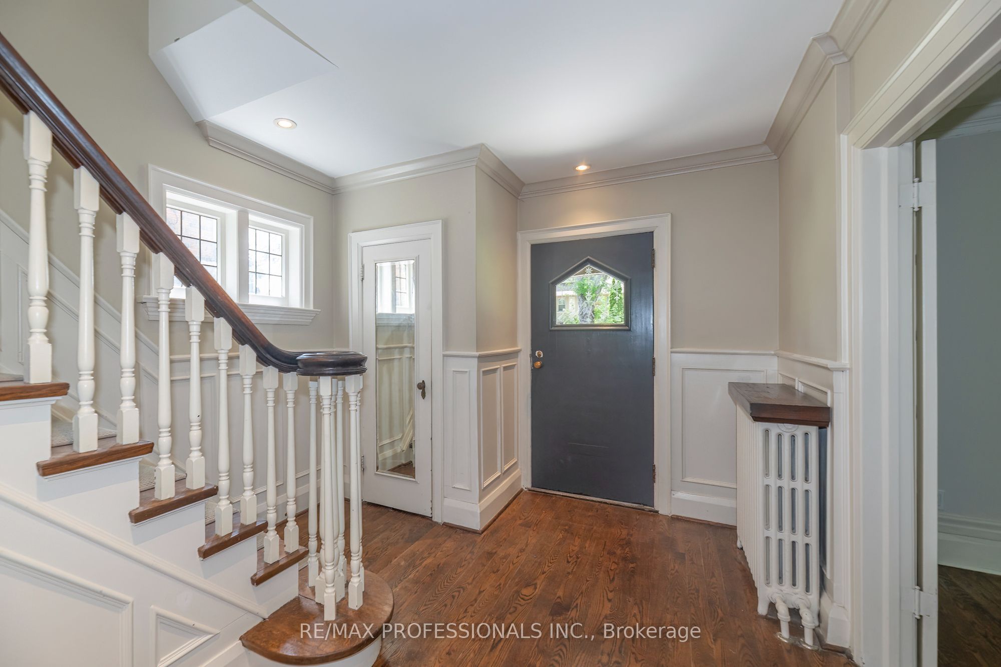 61 Grenview Boulevard N Property Photo 2