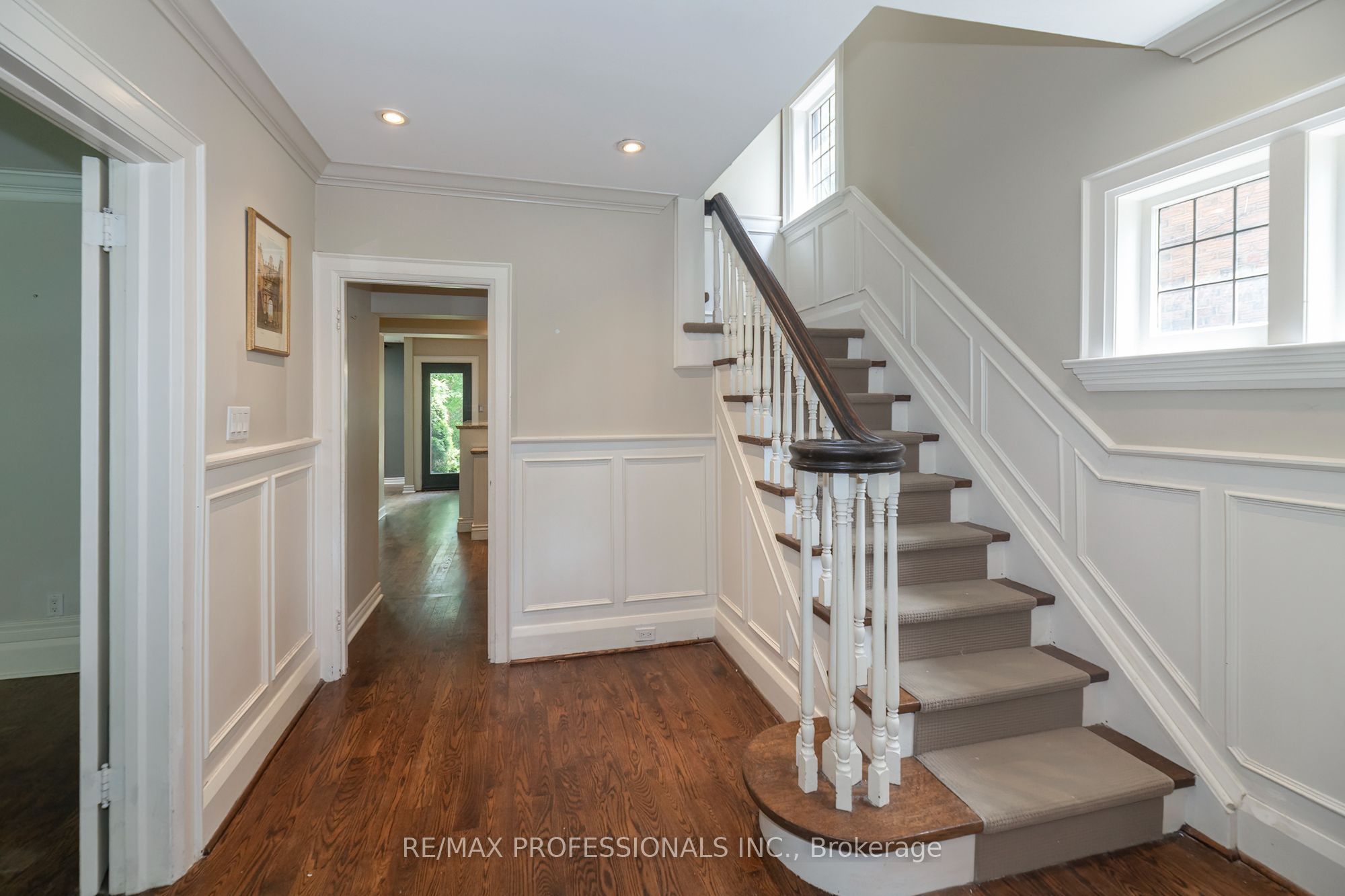 61 Grenview Boulevard N Property Photo 3