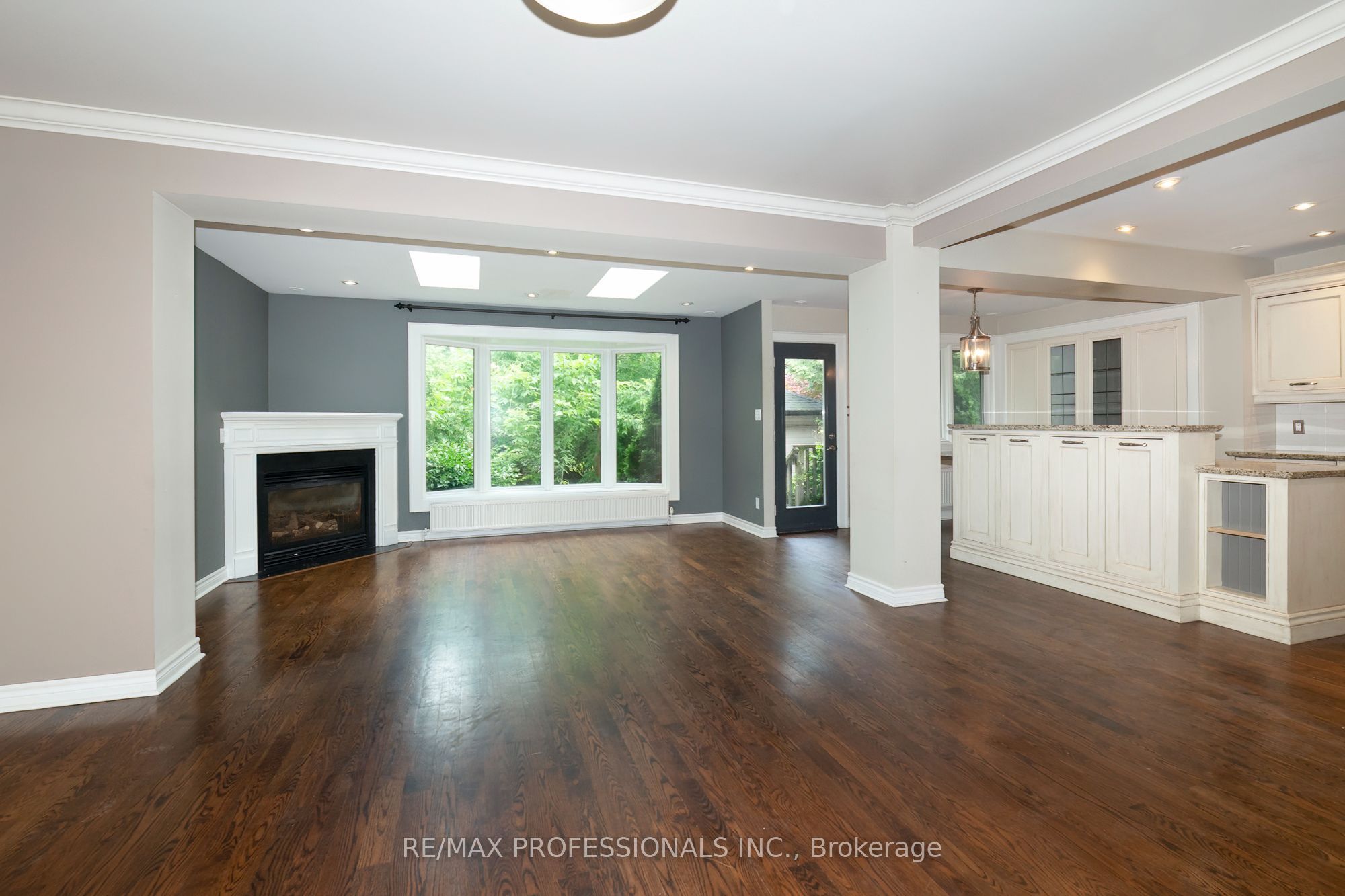 61 Grenview Boulevard N Property Photo 8