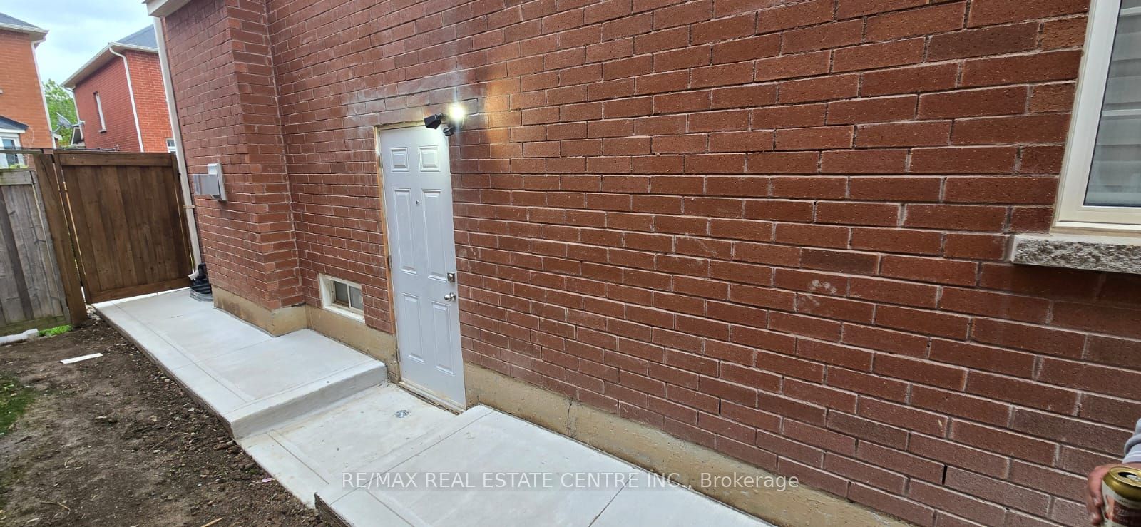 389-1 Nairn Circle Bsmt. Property Photo 3