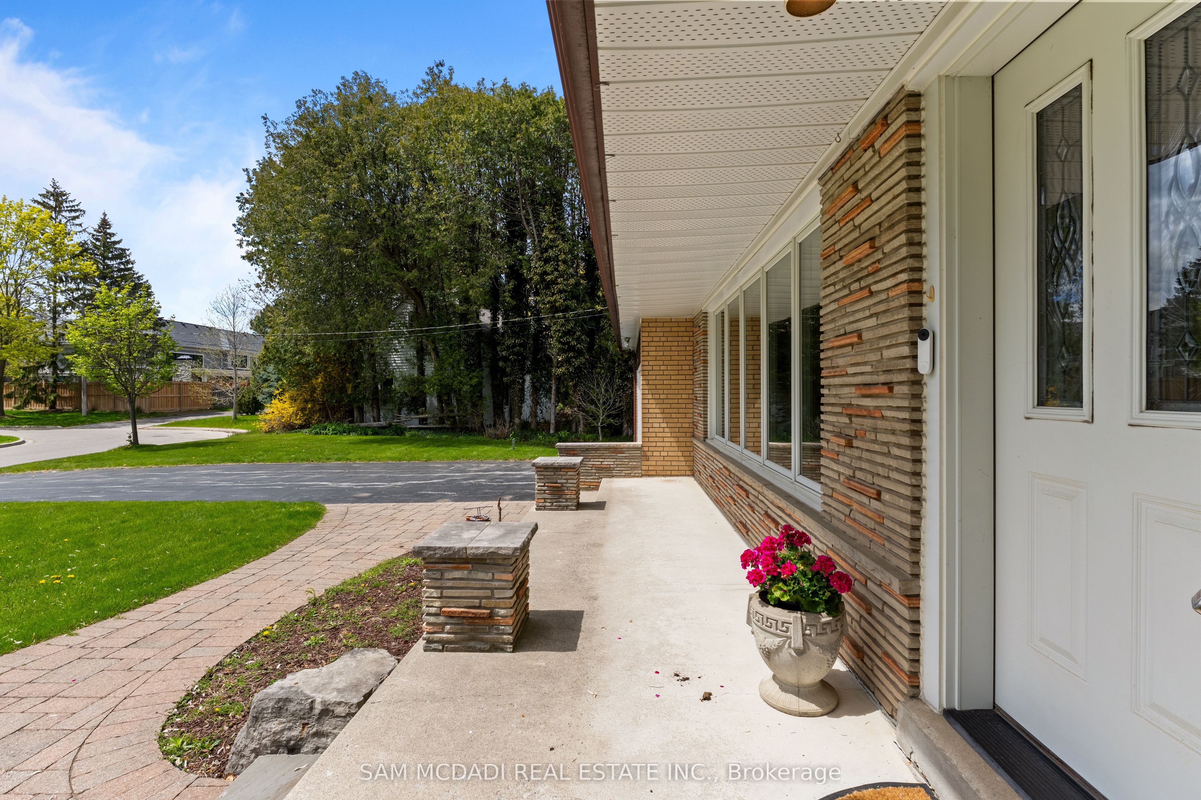 521 Vanessa Crescent Property Photo 3