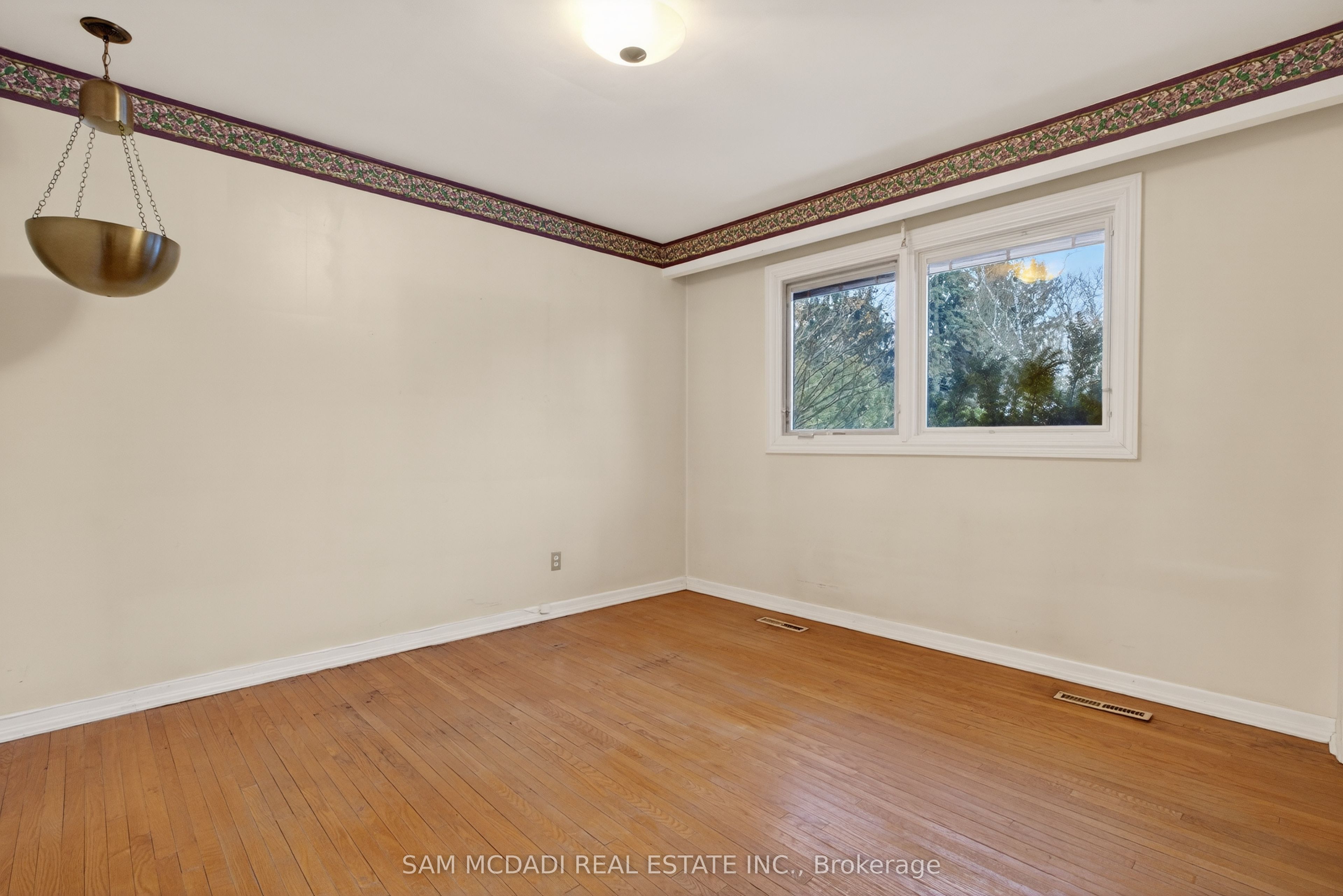 521 Vanessa Crescent Property Photo 23