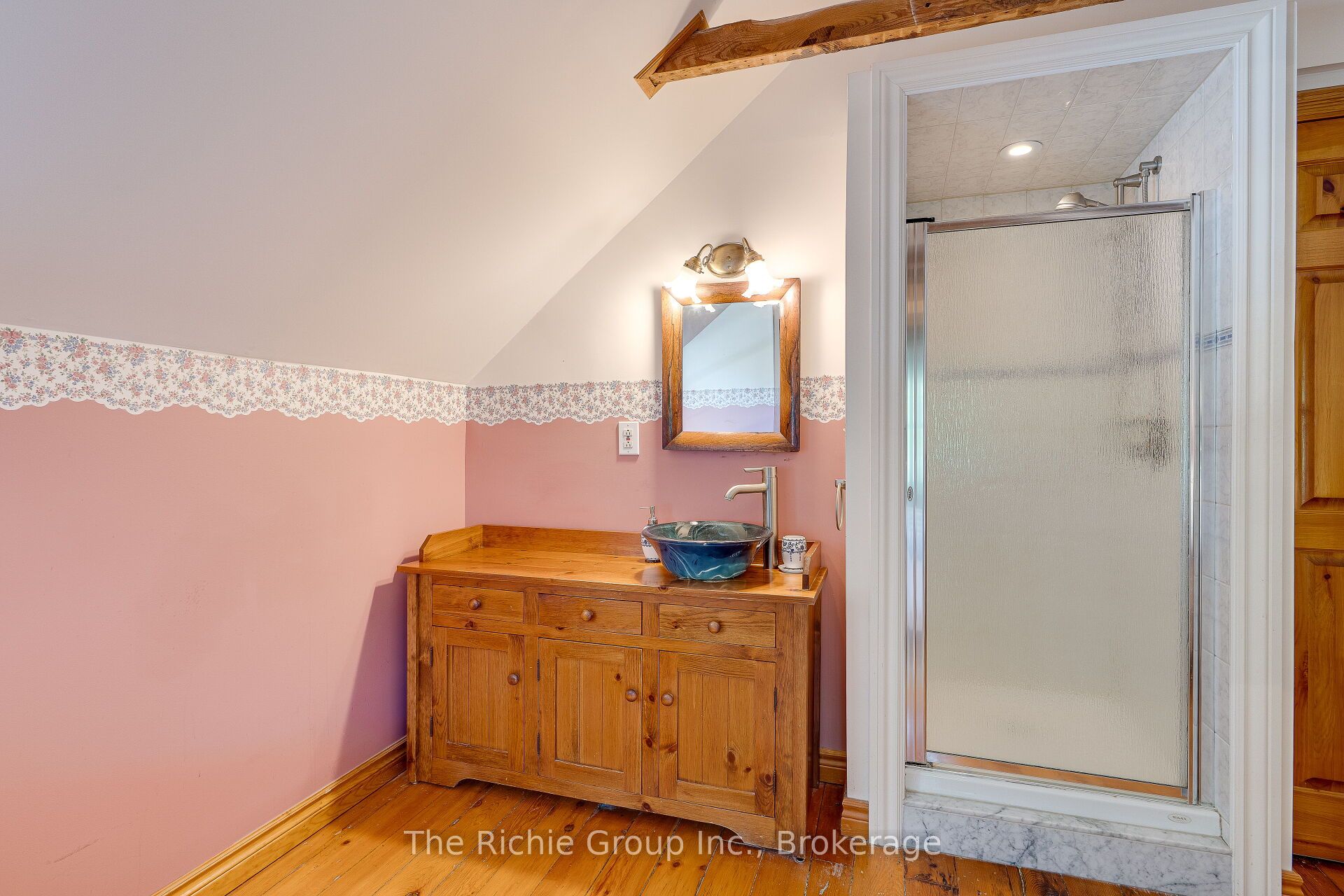 15 Emma Street Property Photo 23