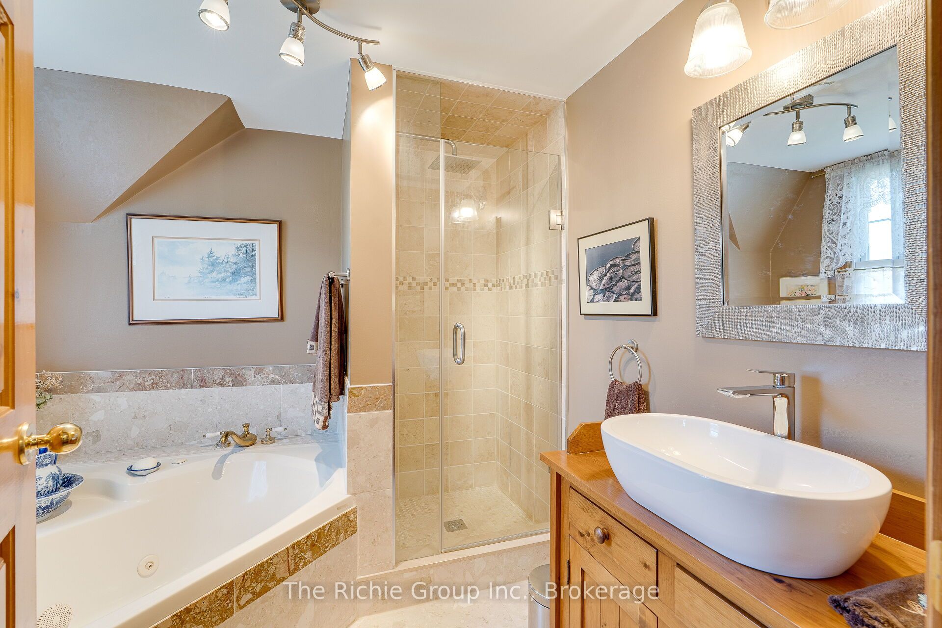 15 Emma Street Property Photo 27