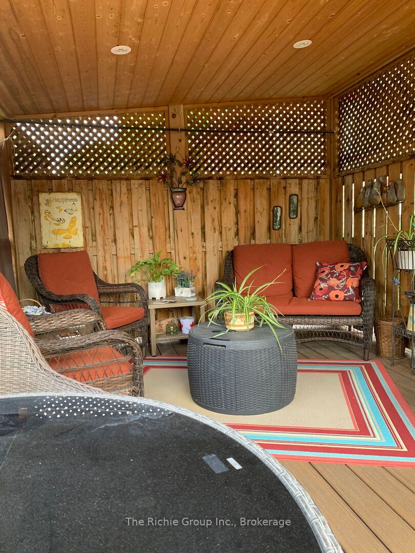 15 Emma Street Property Photo 33