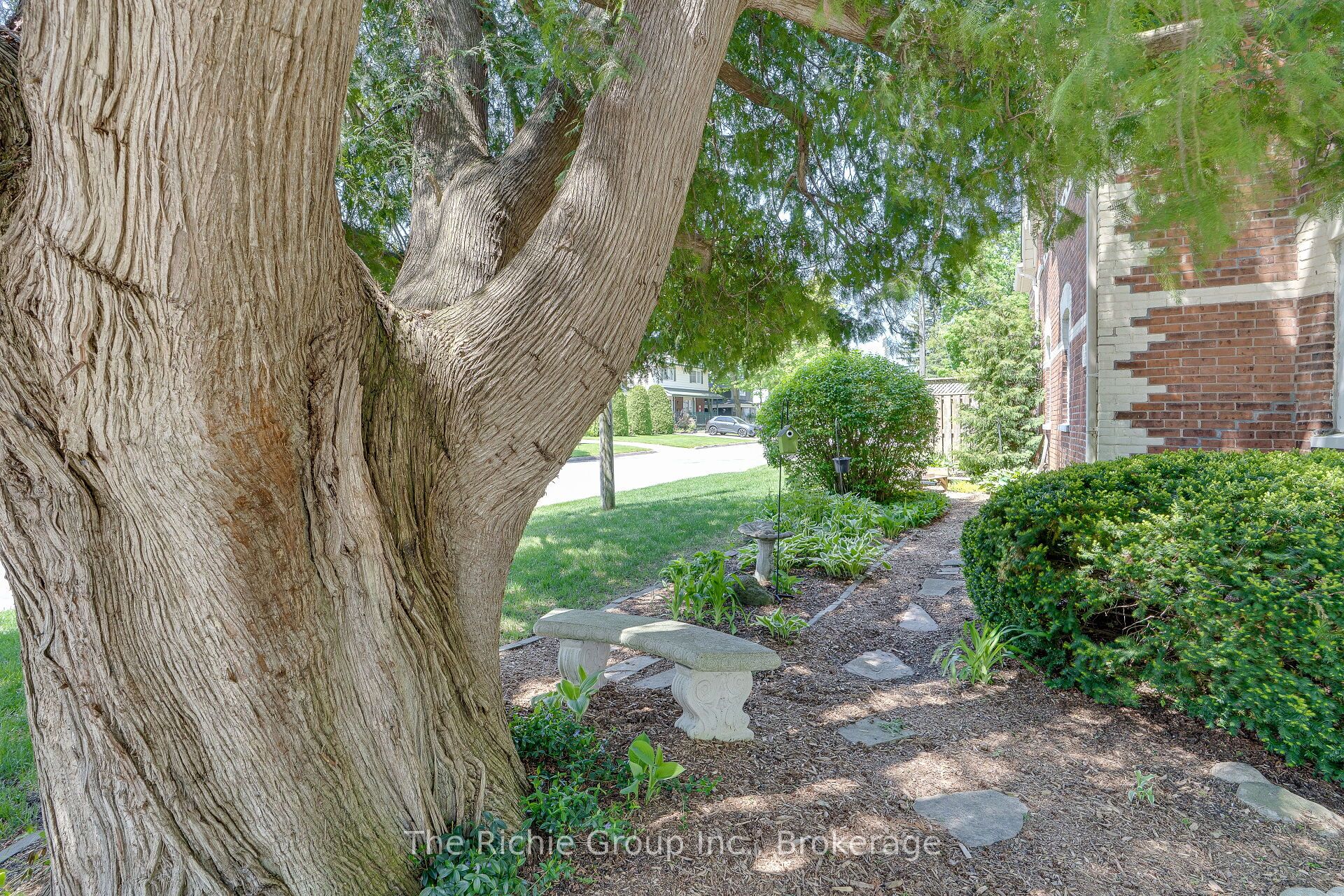15 Emma Street Property Photo 37