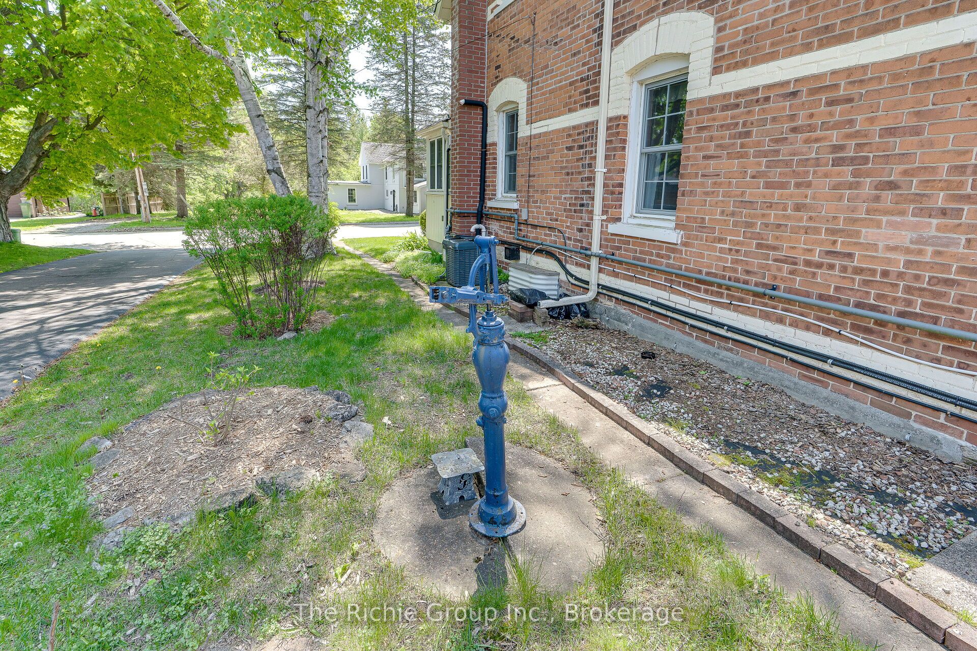 15 Emma Street Property Photo 40