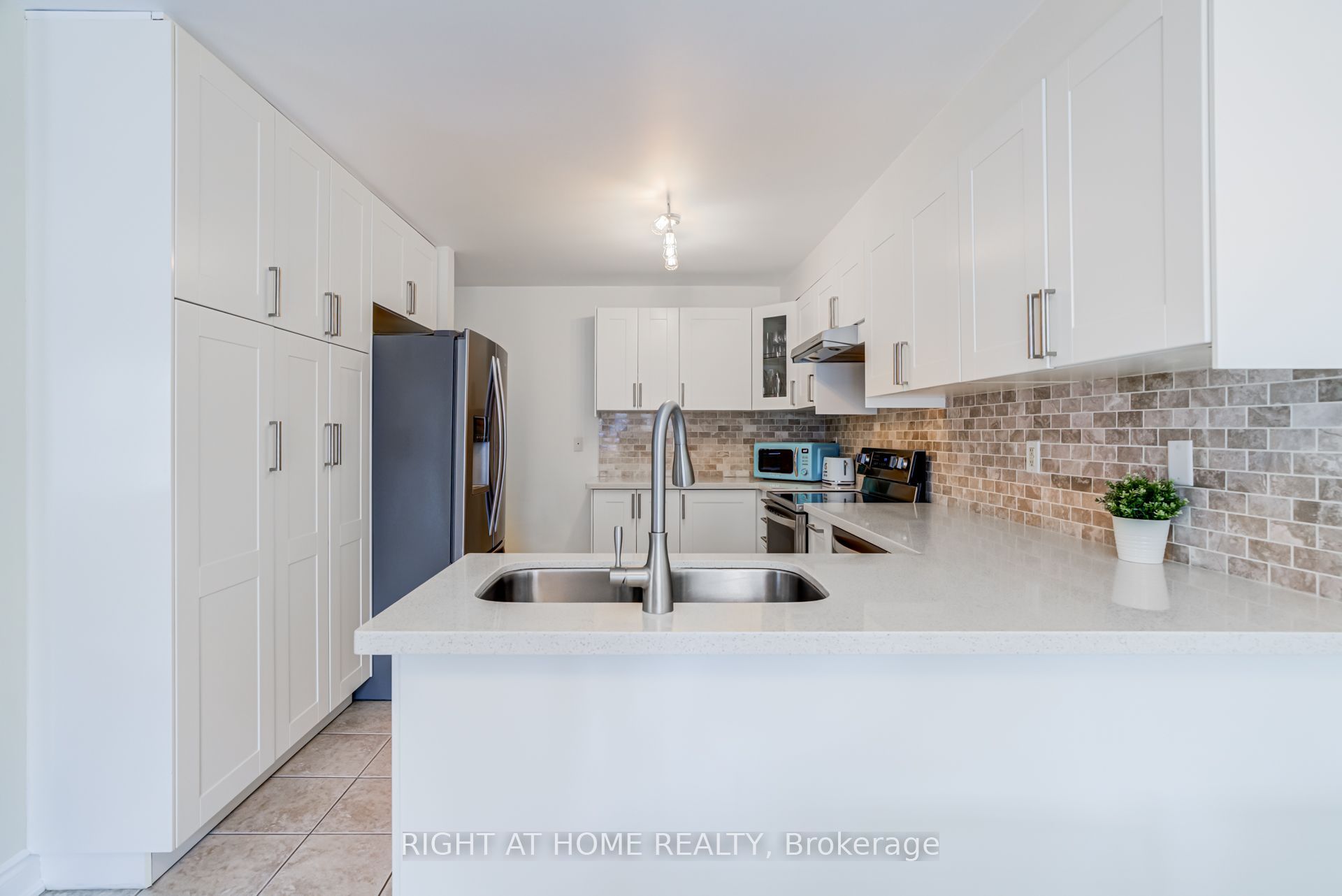 645 Caldwell Crescent Property Photo 16